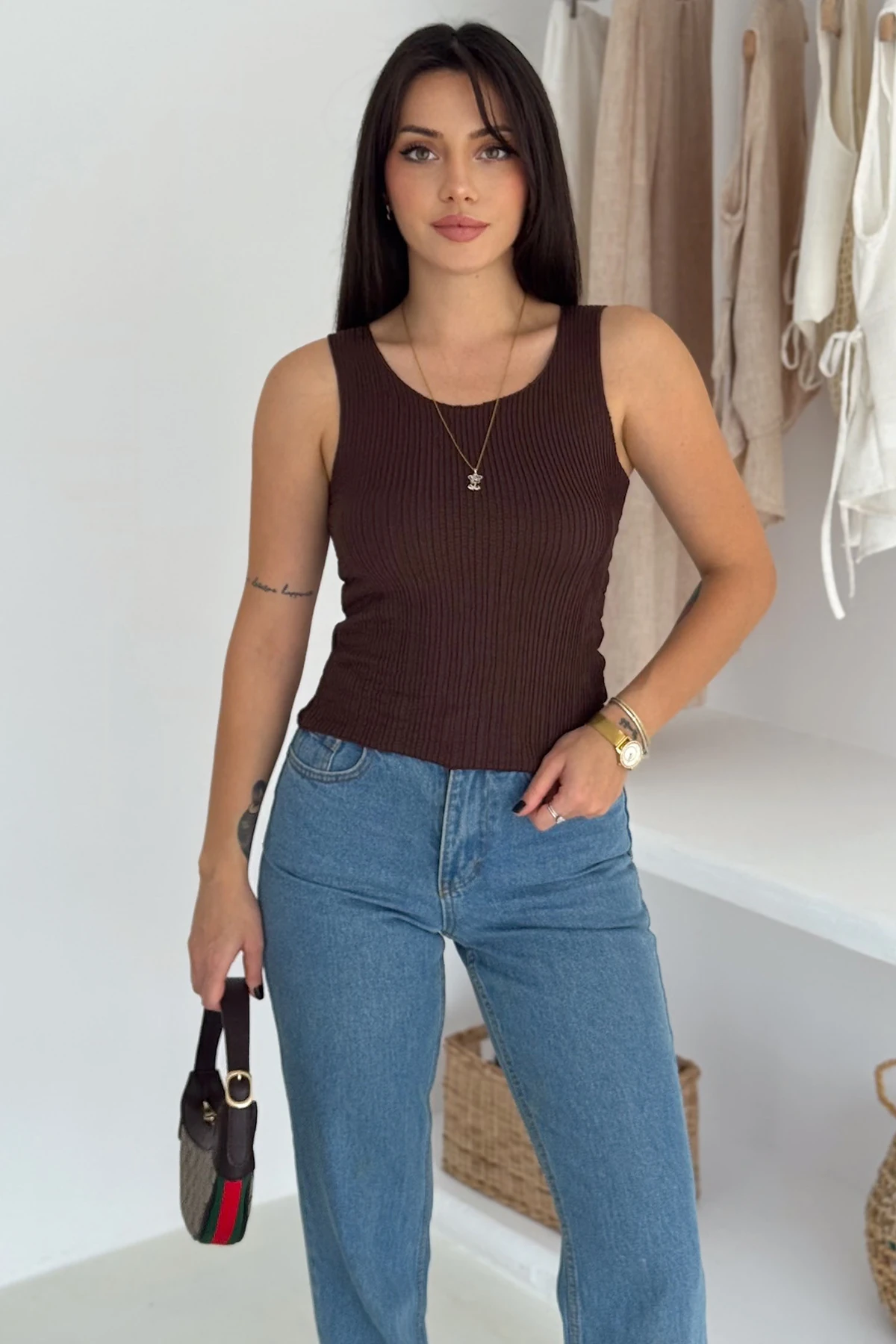 Kadın Dokulu Atlet & Kolye & Sweatshirt Takım – Sıcak & Şehirli Stil