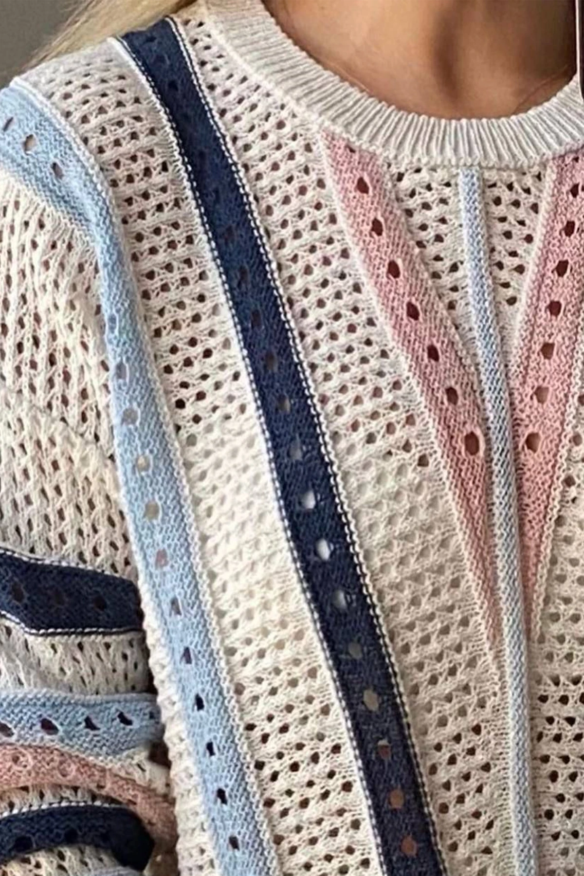 Kadın Renkli Çizgili Açık Örgü Kazak – Rahat & Bohem Stil