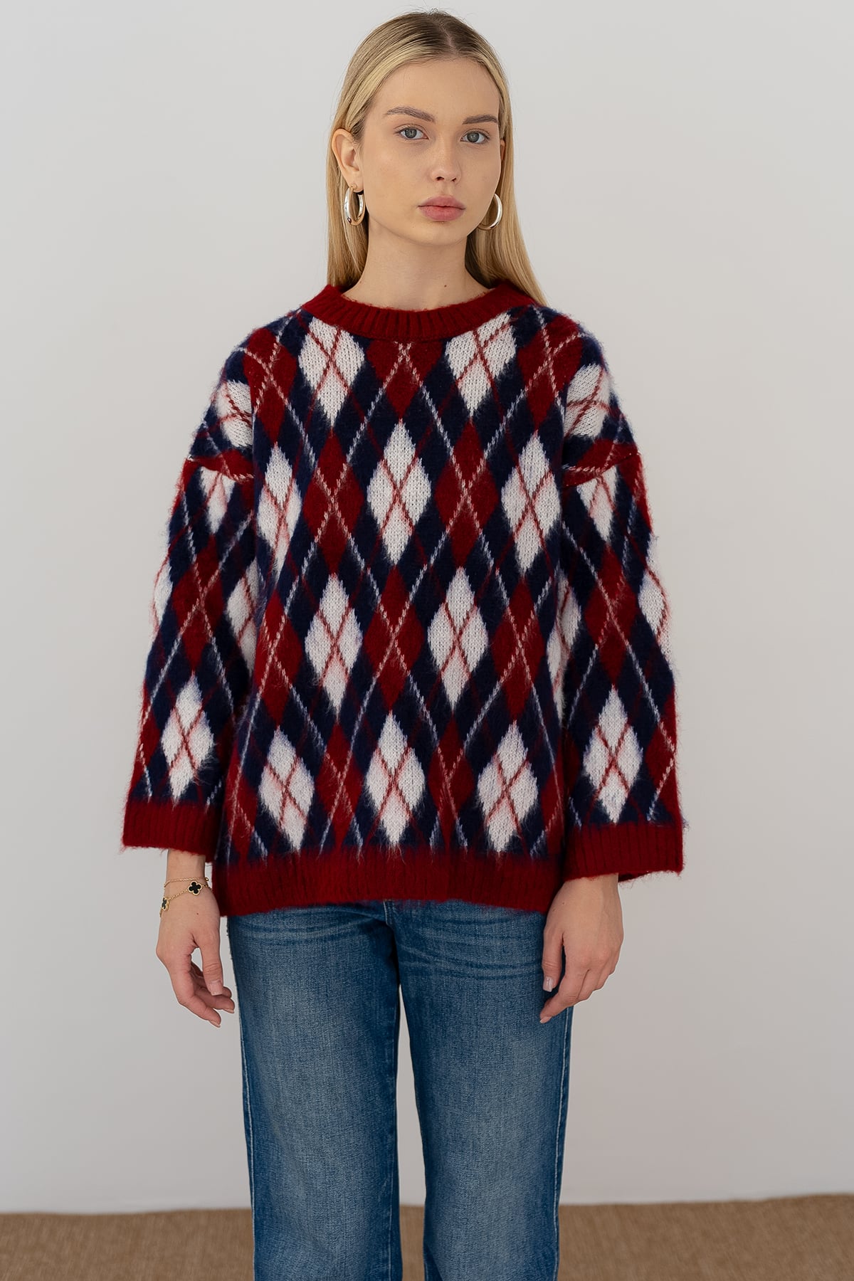 Kadın Oversize Sardonlu Tiftik Kazak – Yumoş Dokulu & Desenli