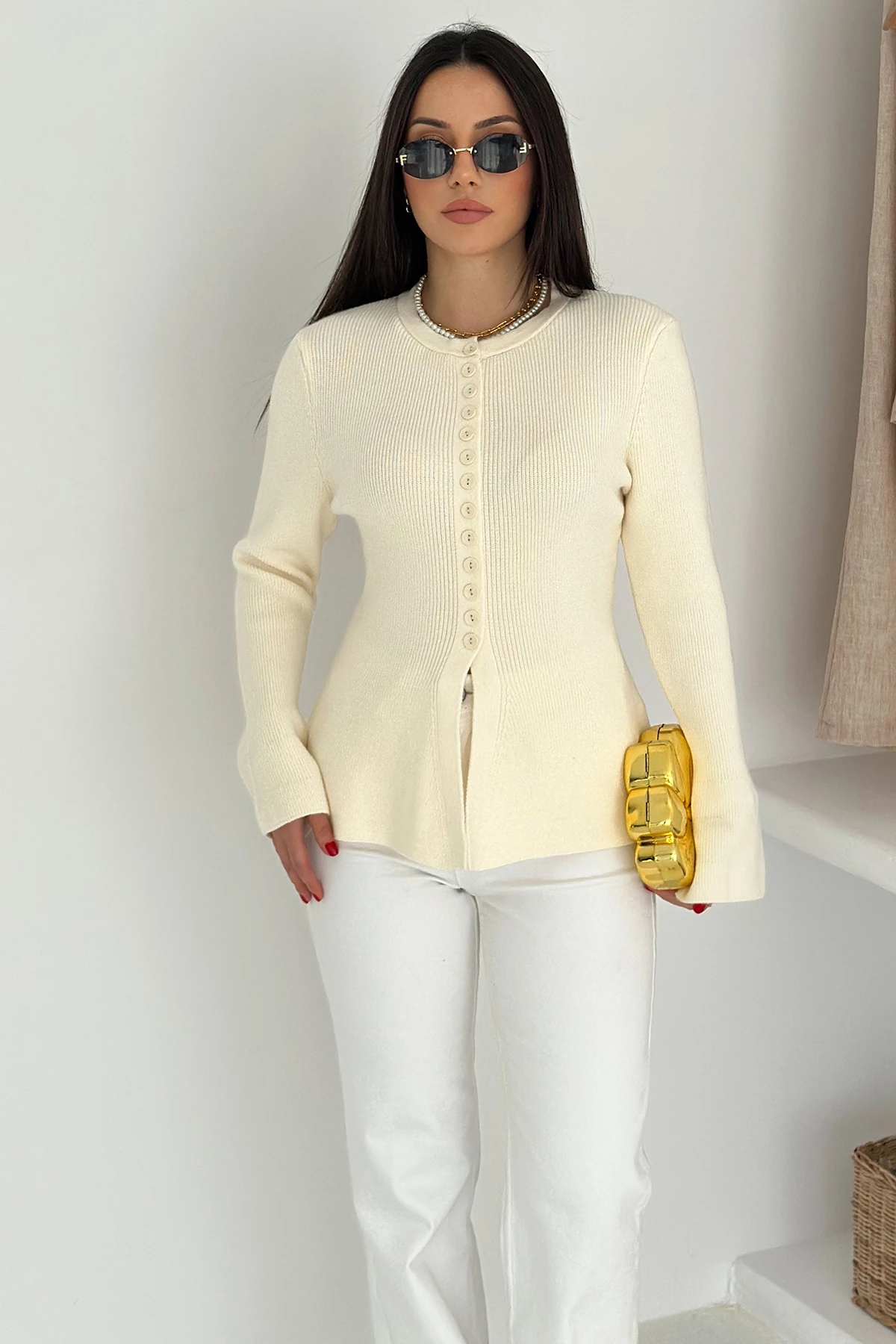 Kadın Volanlı 12 Düğmeli Premium Triko Hırka – Zarif & Yumuşak Dokulu