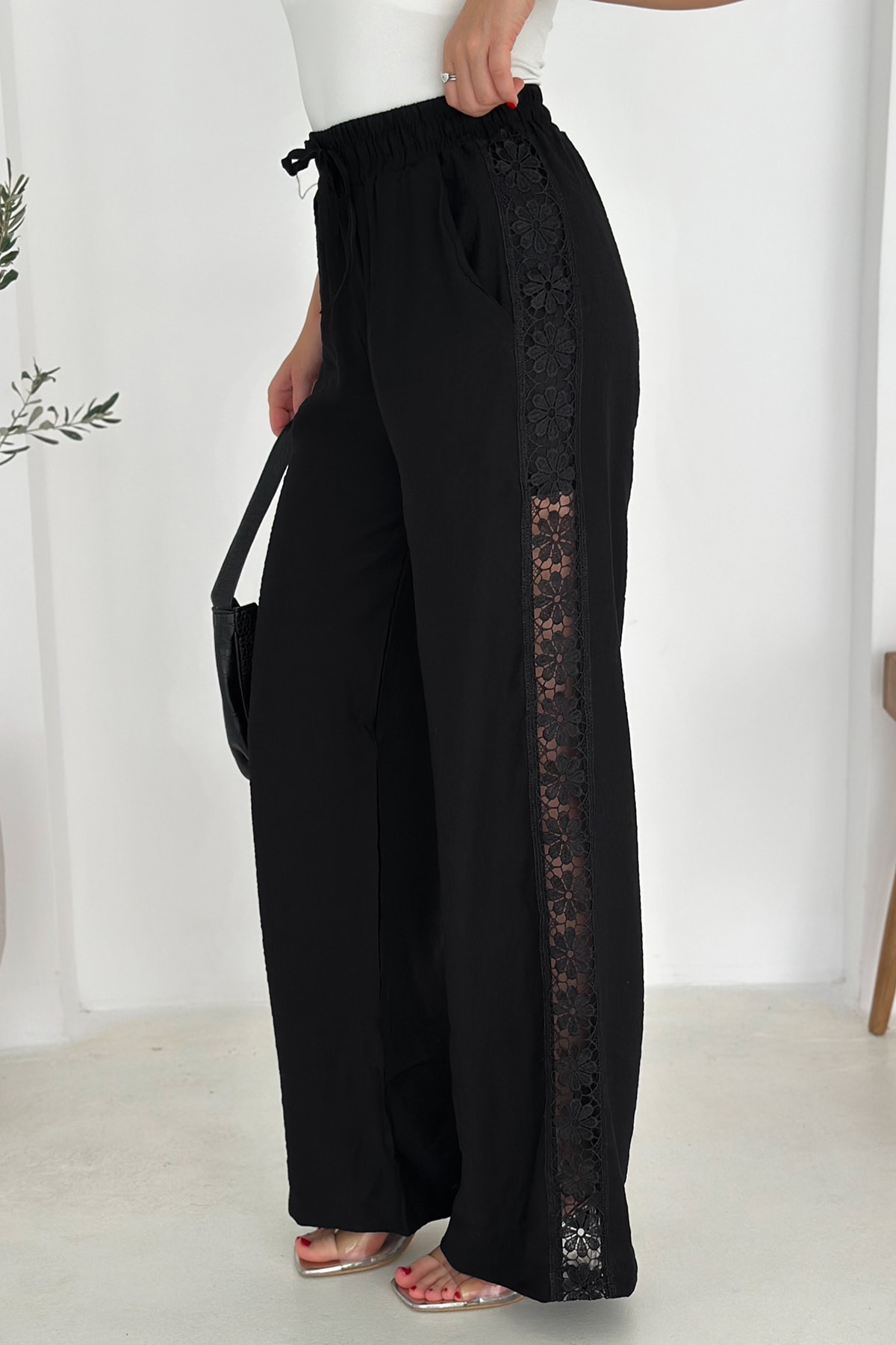 Kadın Yanları Dantel Astarlı Şortlu Pantolon – Hafif & Feminen Stil