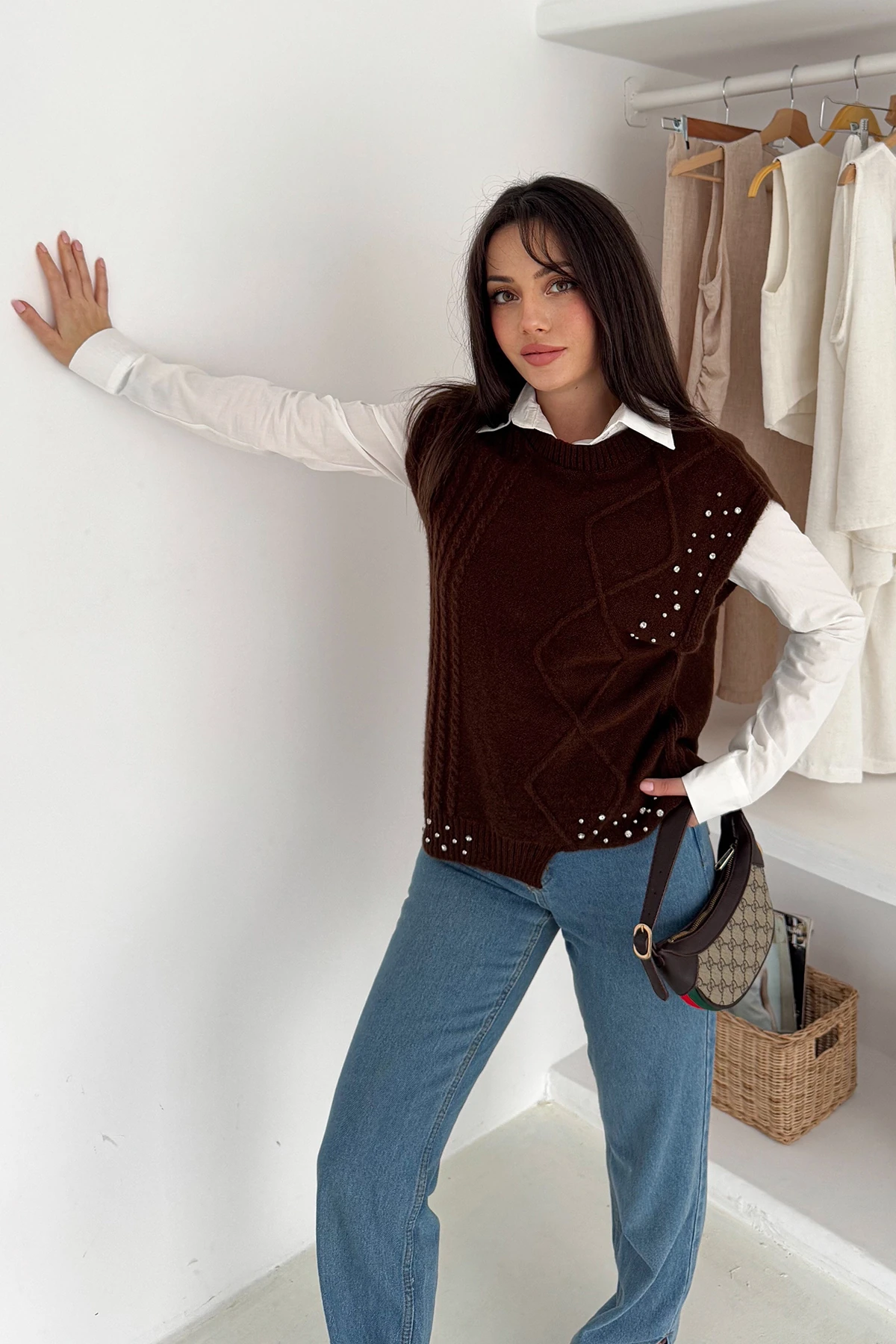 Kadın Asimetrik Örgü Süveter – Dokulu & Zamansız Stil