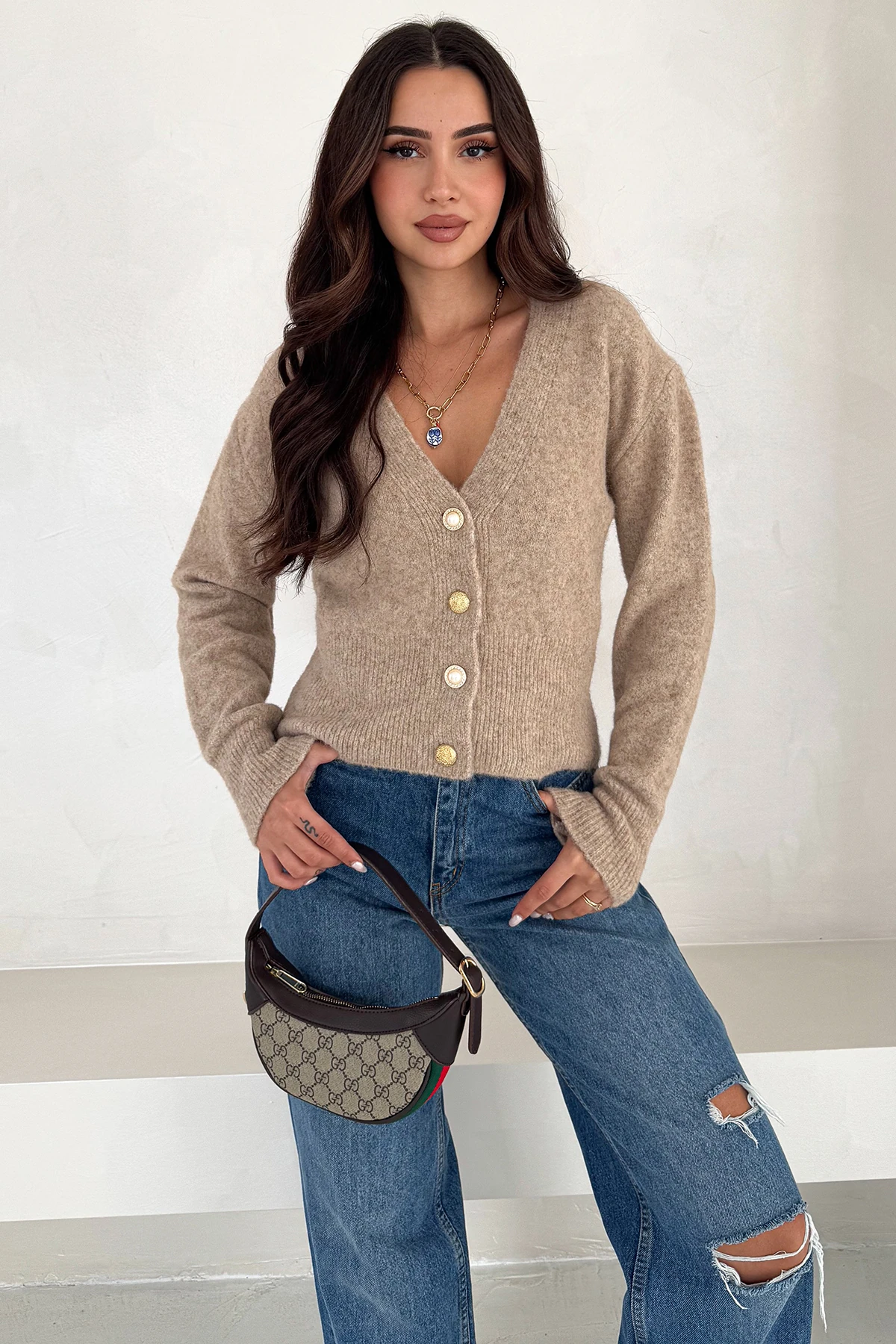 Kadın Düğmeli V Yaka Triko Hırka – Klasik & Şehirli Stil