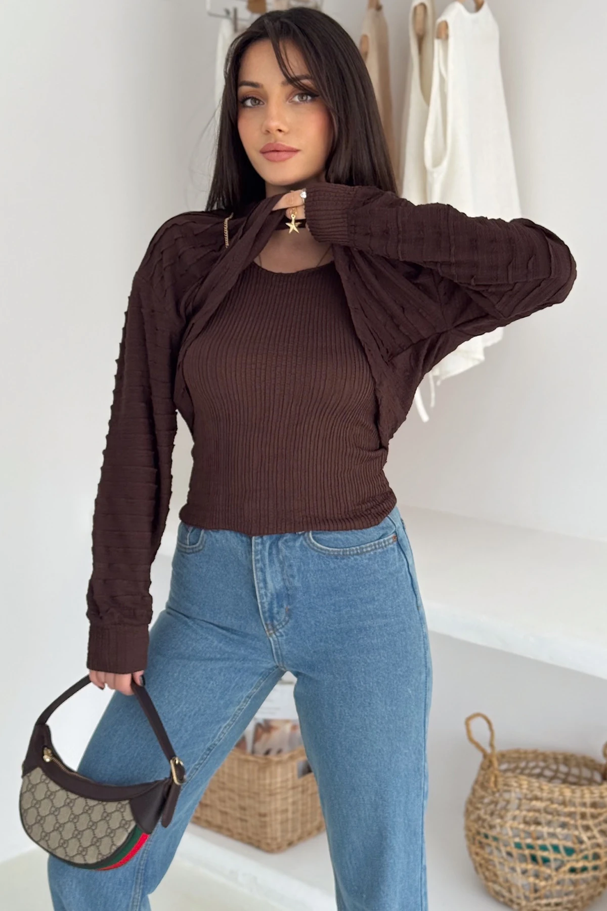 Kadın Dokulu Atlet & Kolye & Sweatshirt Takım – Sıcak & Şehirli Stil