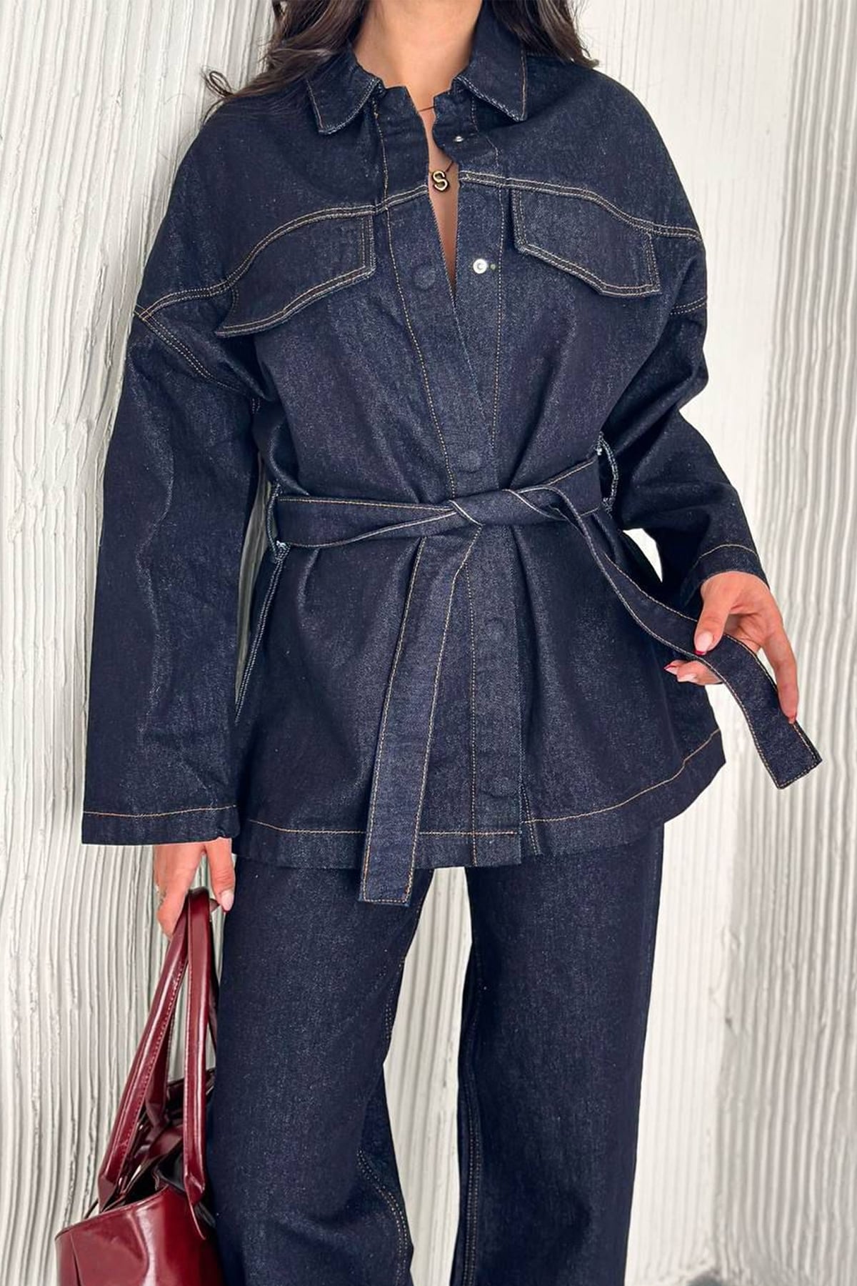 Kadın Kuşaklı Denim Pantolon & Ceket Takımı – Modern & Güçlü Siluet
