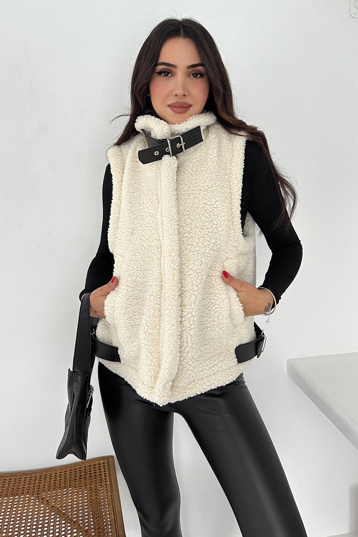 Kadın Tokalı Astarlı Peluş Yelek – Urban Plush