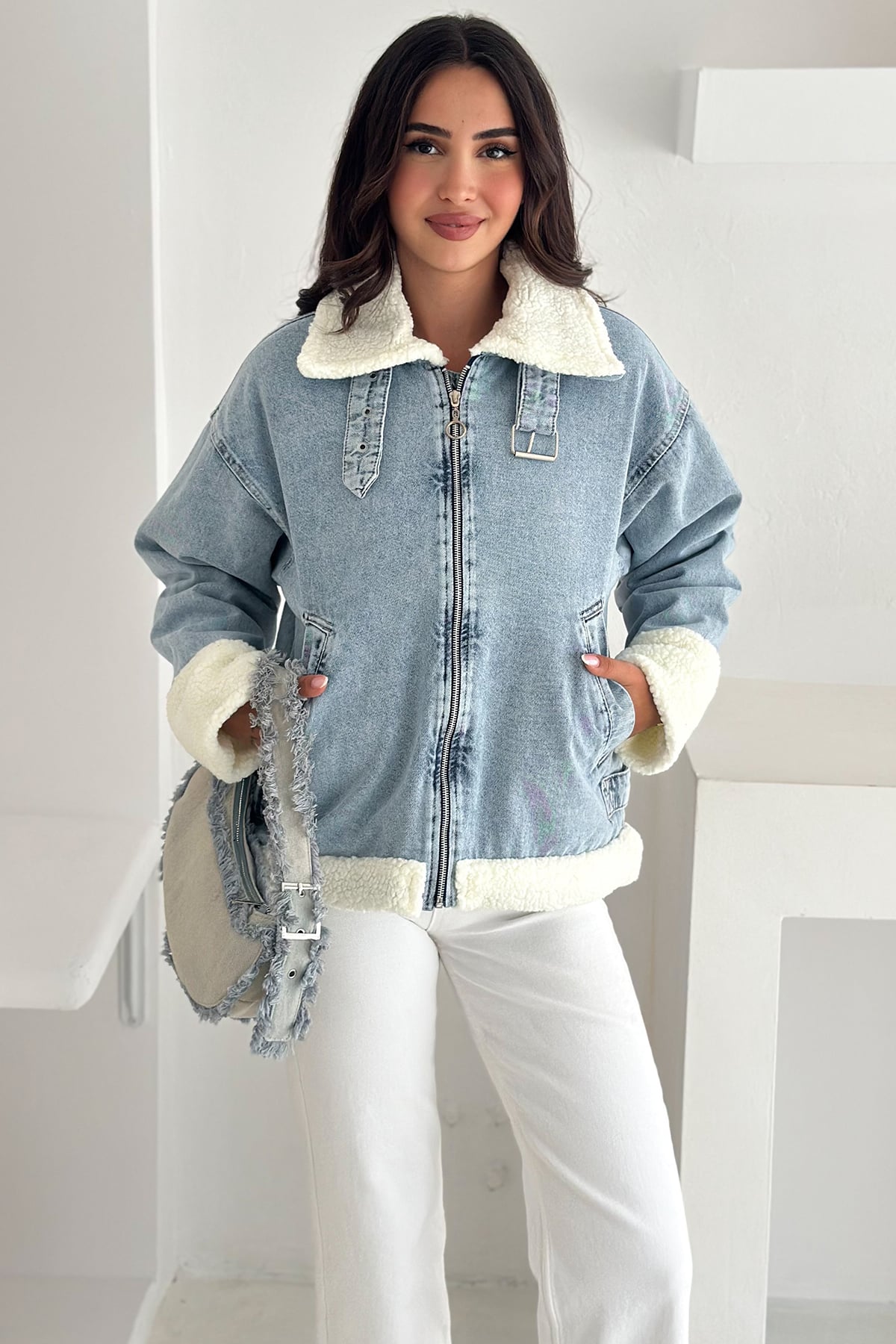 Kadın Peluş Detaylı Jean Ceket – Modern & Rahat