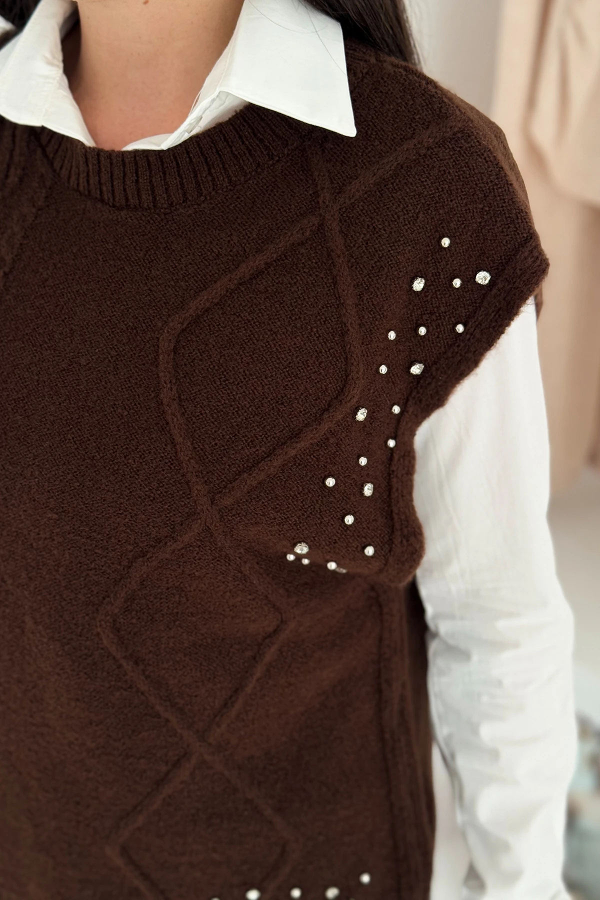 Kadın Asimetrik Örgü Süveter – Dokulu & Zamansız Stil