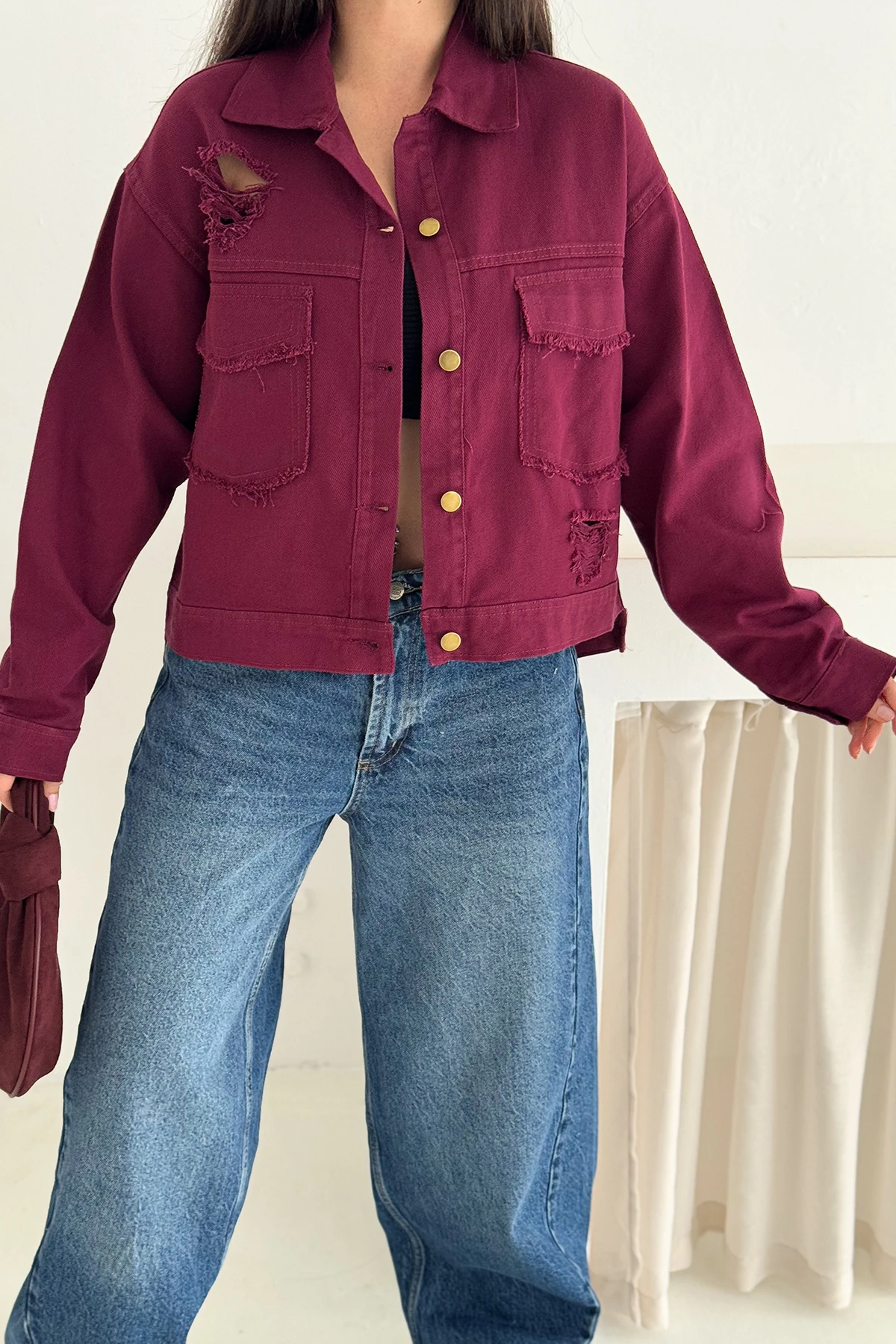 Kadın Yırtık Detaylı Crop Ceket – Dinamik & Sokak Stili