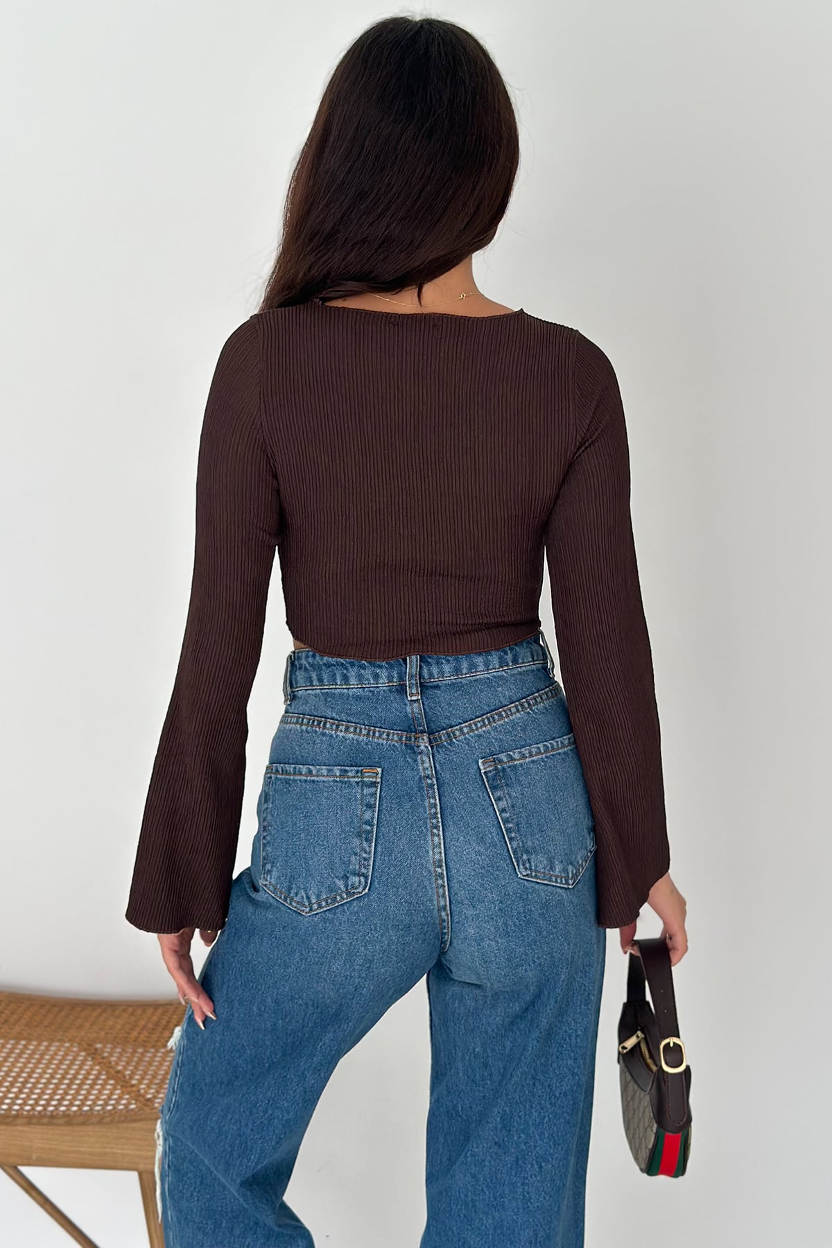 İspanyol Kol Ribanalı Sivri Etek Uçlu Crop Bluz – Modern & Vücuda Oturan Stil