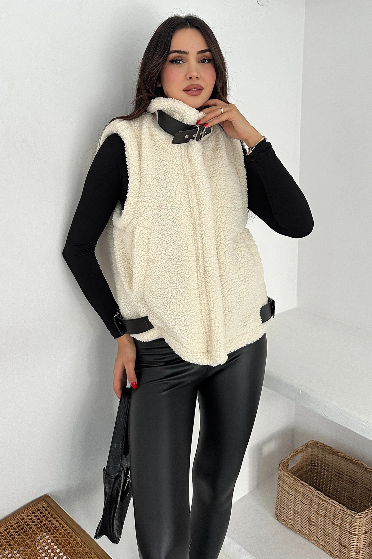 Kadın Tokalı Astarlı Peluş Yelek – Urban Plush