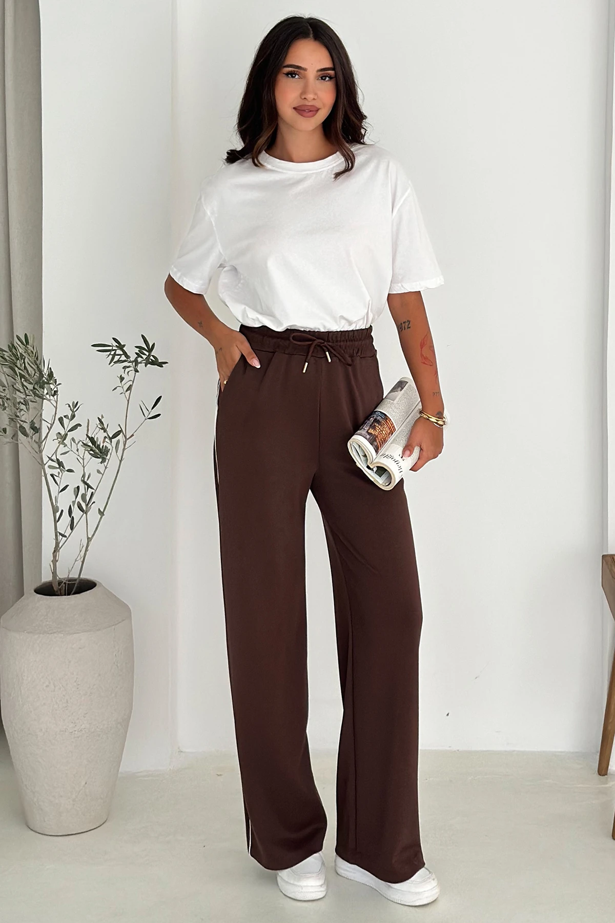 Kadın Lastikli Bel Bağcıklı Bol Paça Pantolon – Rahat & Minimal Stil