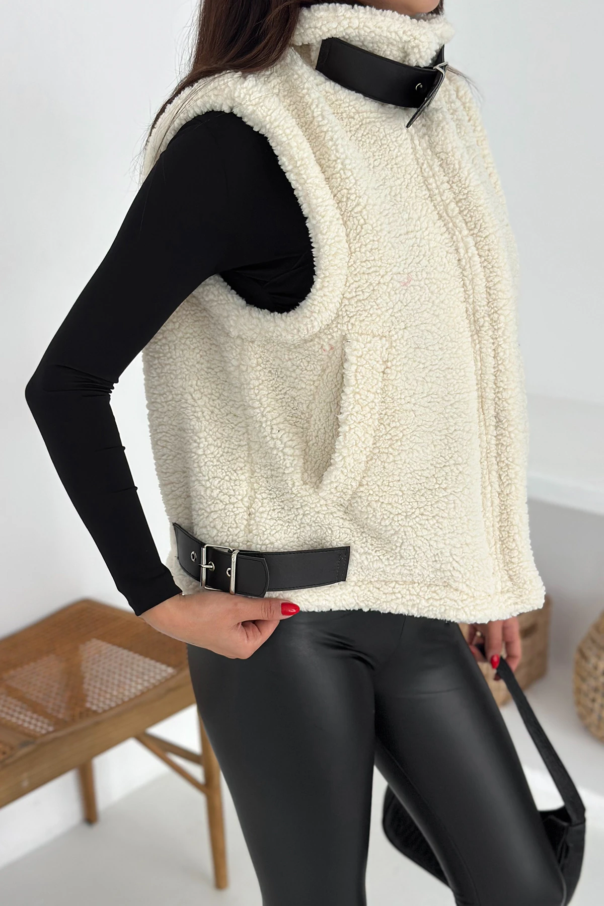 Kadın Tokalı Astarlı Peluş Yelek – Urban Plush