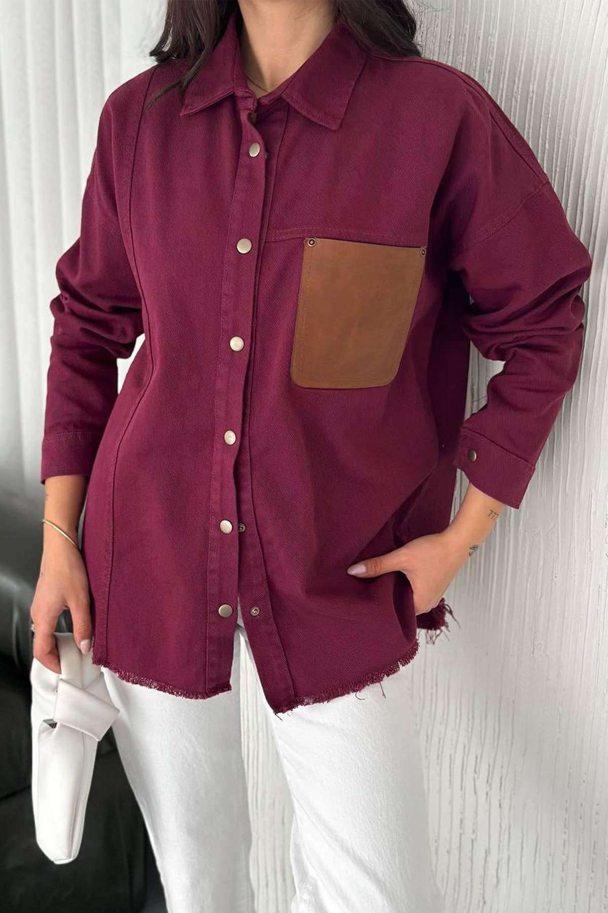 Kadın Püskül Detaylı Renk Bloklu Oversize Kot Gömlek – Katmanlı Stil