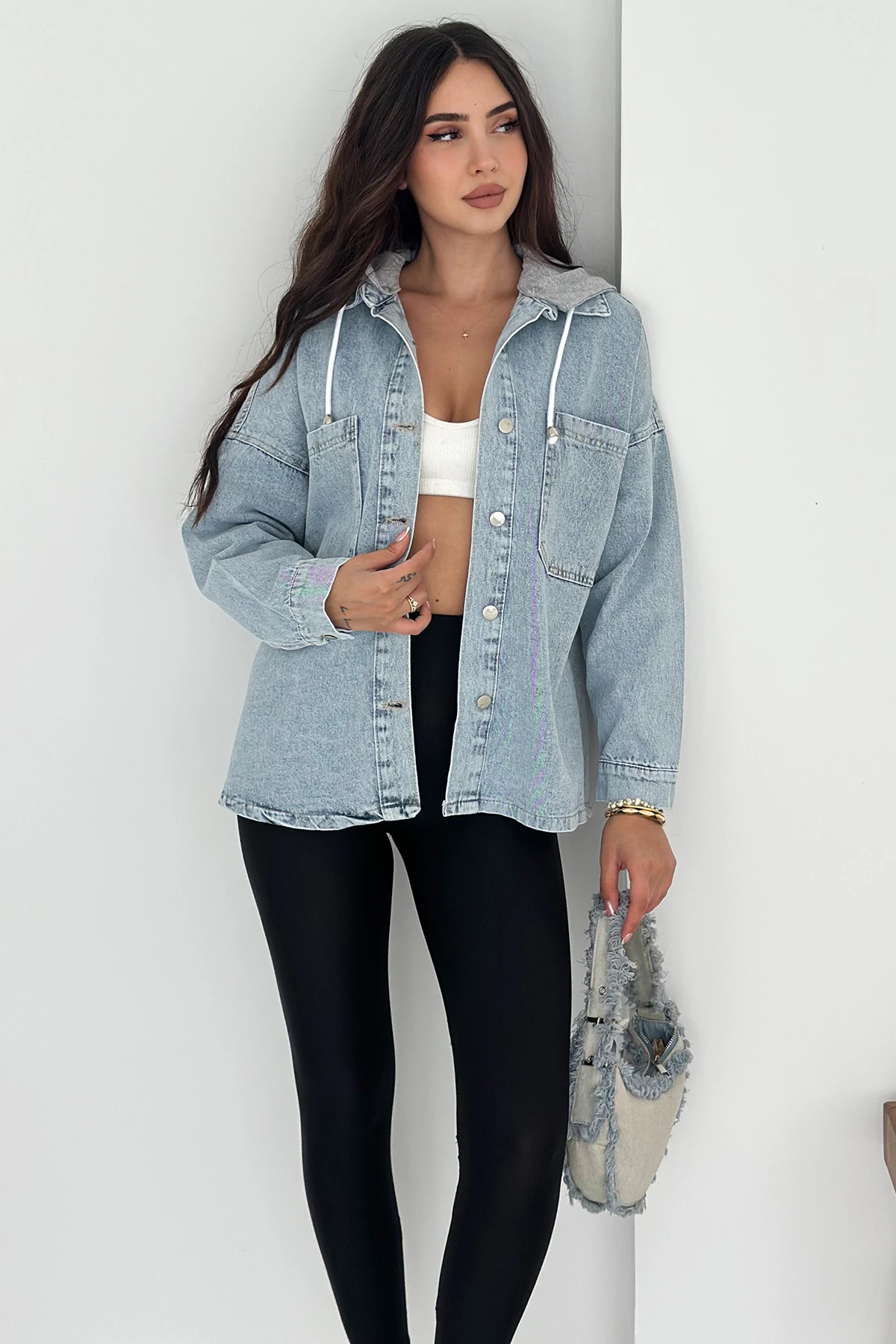 Kadın Kapüşonlu Denim Ceket – Sportif & Sokak Stili