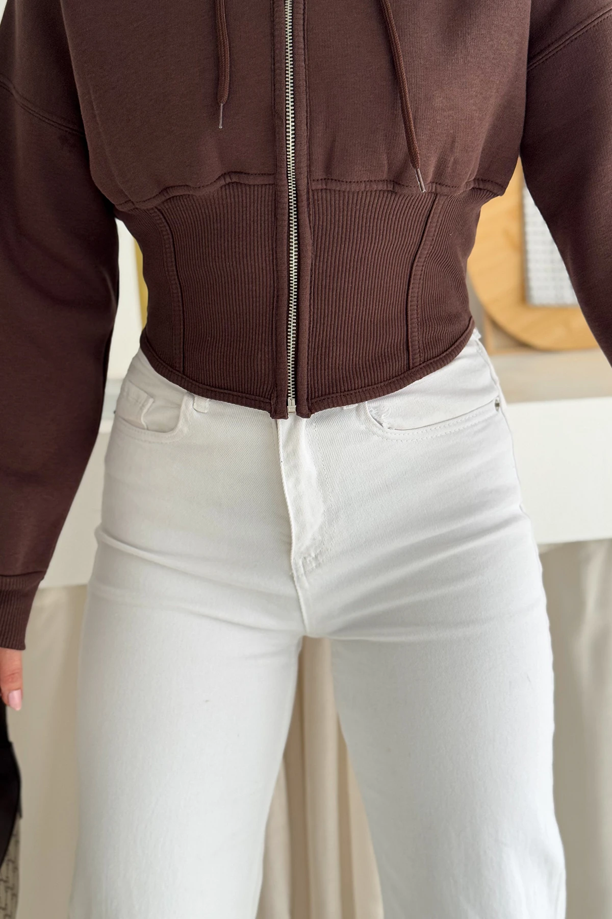 Kadın Siyah Fermuarlı Hoodie – Minimal Sokak Ruhuyla