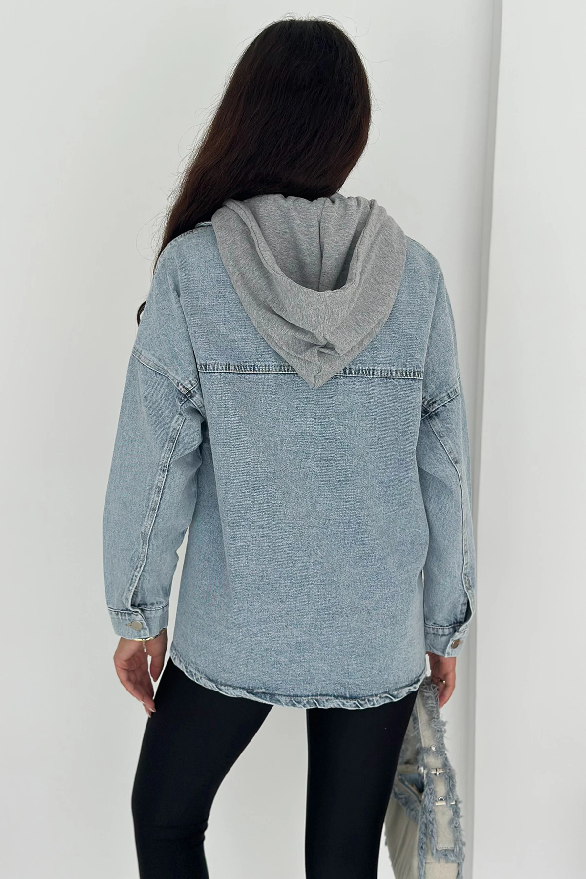 Kadın Kapüşonlu Denim Ceket – Sportif & Sokak Stili