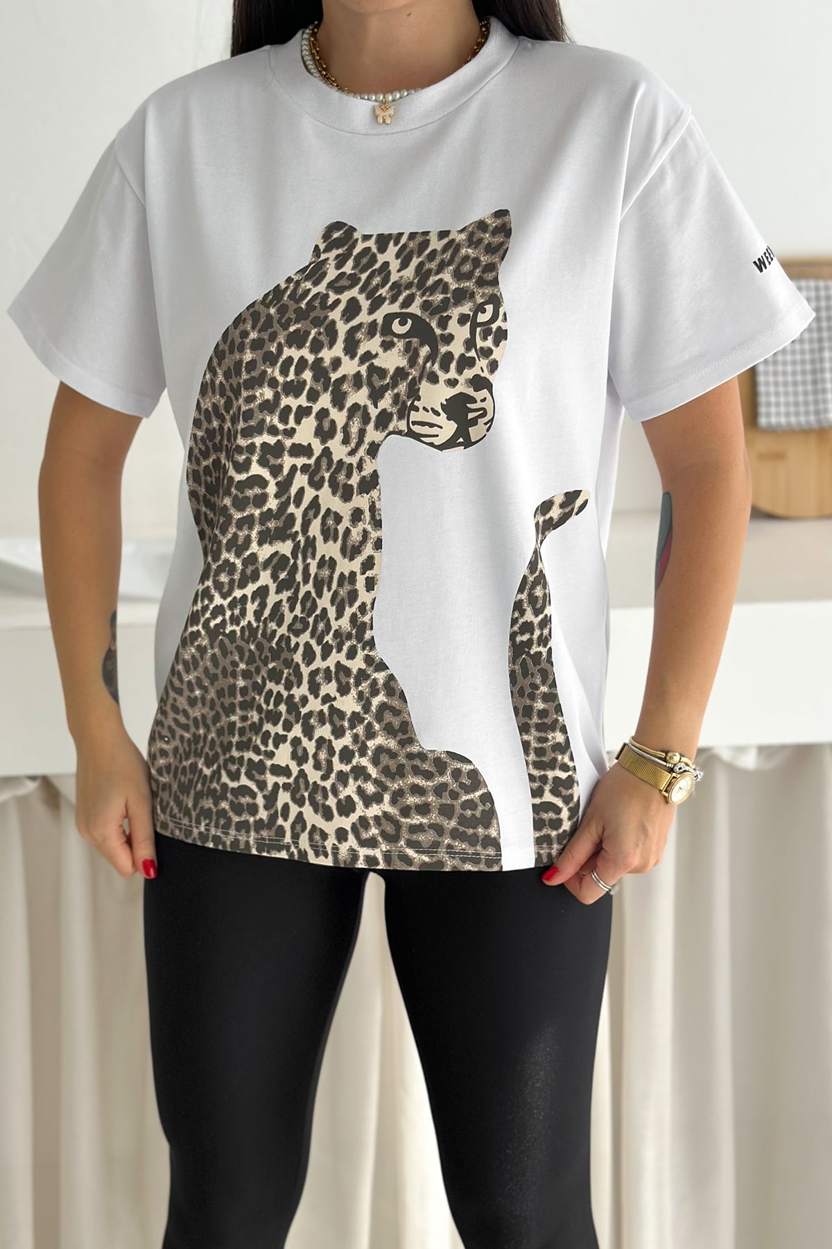 Kadın Leopar Baskılı Oversize Tişört – WEEKEND Detaylı & Rahat Kesim