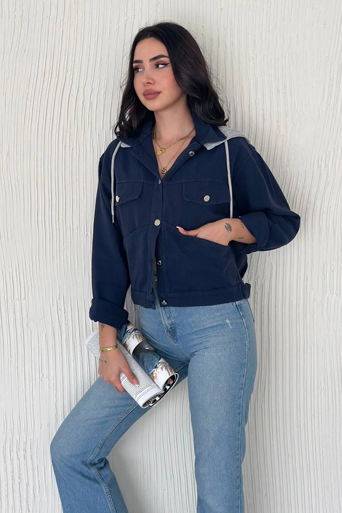 Kadın Kapüşonlu Düğmeli Gabardin Ceket – Sportif & Şehirli Stil