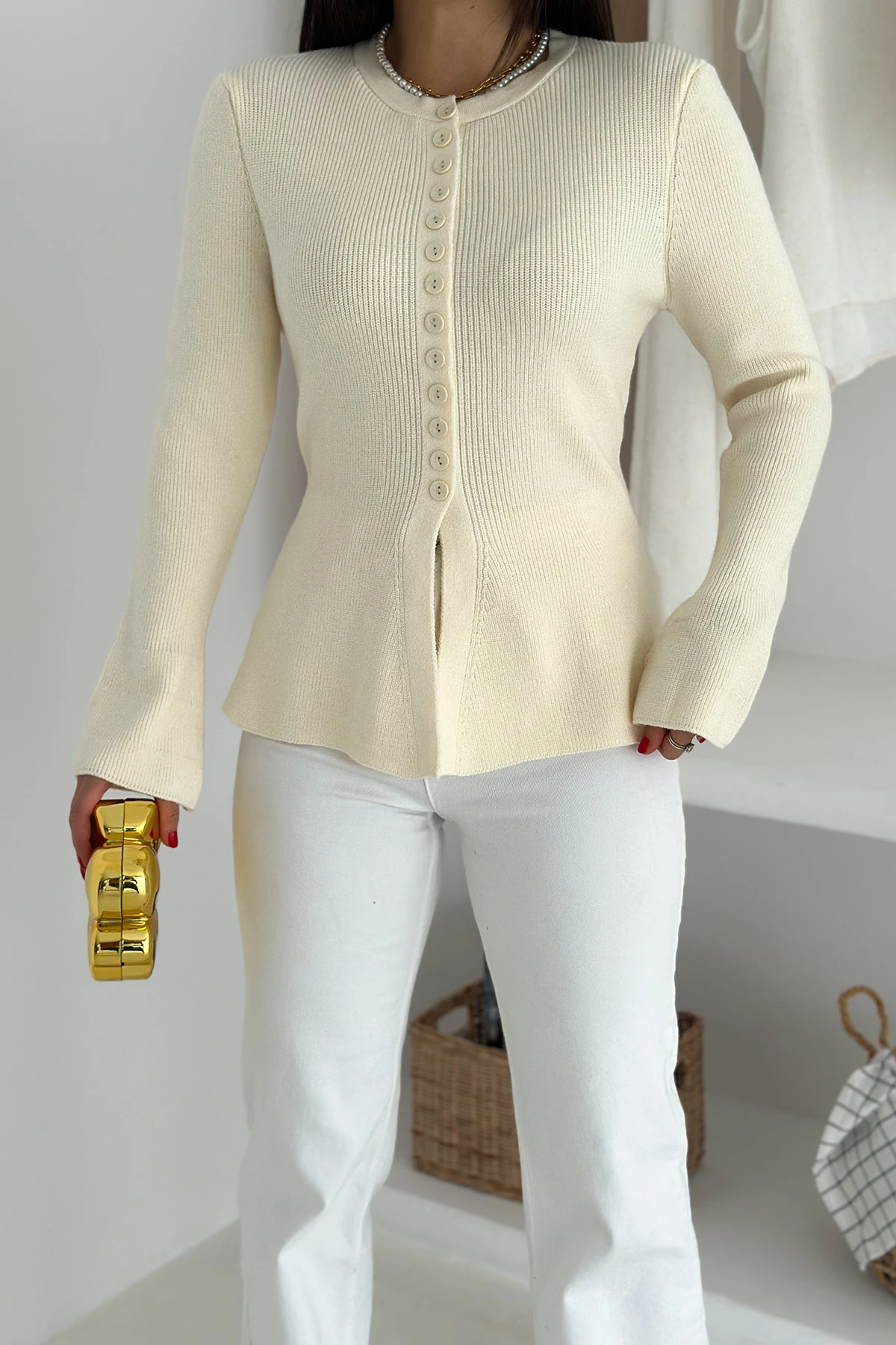 Kadın Volanlı 12 Düğmeli Premium Triko Hırka – Zarif & Yumuşak Dokulu