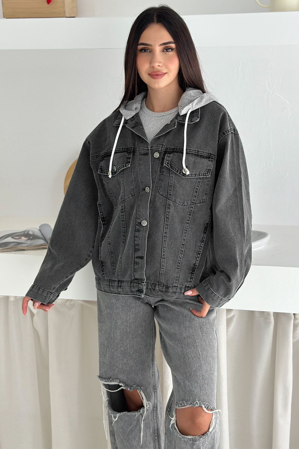 Kadın Oversize Kapüşonlu Cepli Gömlek Ceket – Katmanlı & Rahat Stil