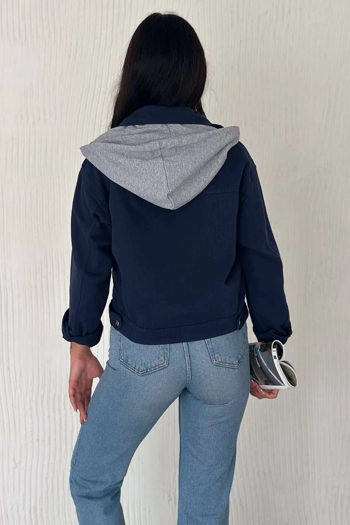 Kadın Kapüşonlu Düğmeli Gabardin Ceket – Sportif & Şehirli Stil