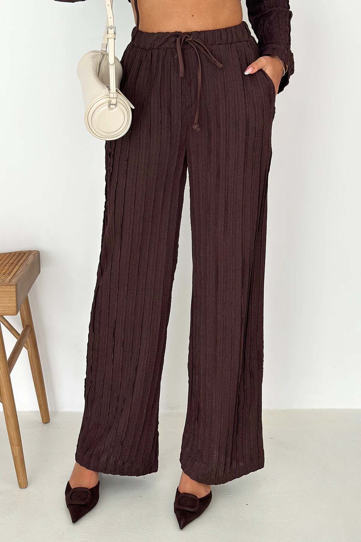 Kadın Kahverengi Bağlamalı Takım – Sofistike & Yapılandırılmış Stil