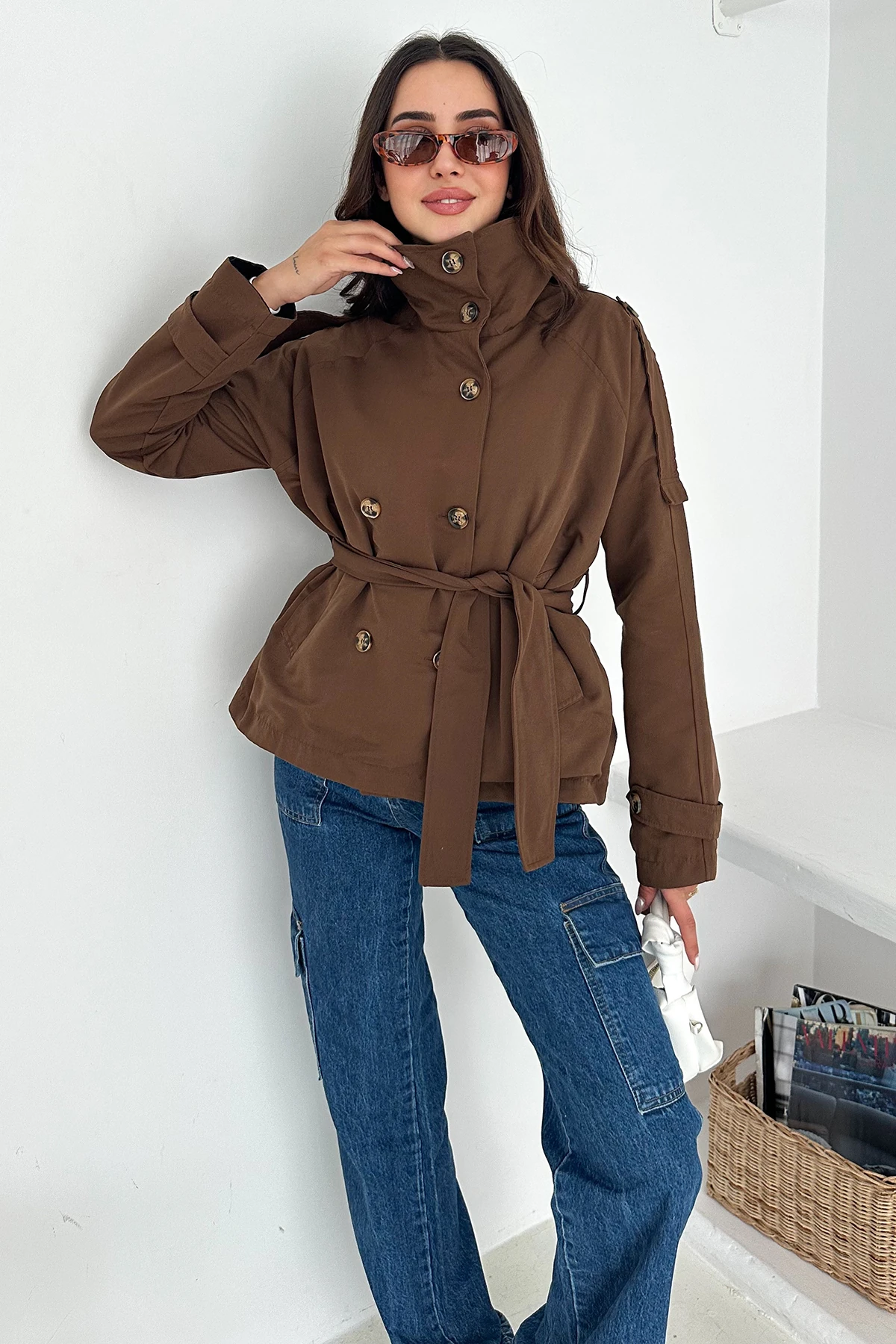Kadın Astarlı Kemerli Düğmeli Trenç – Zarif & Güçlü Stil