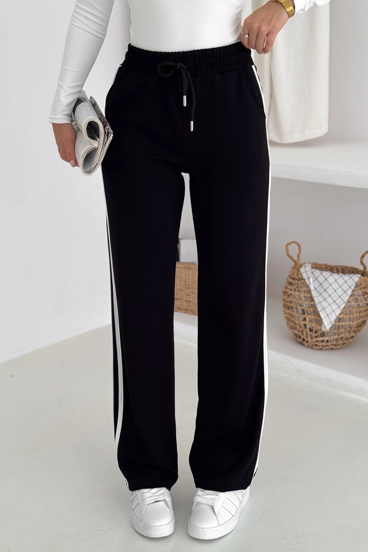 Kadın Çizgili Bağcıklı Bol Paça Eşofman Altı & Pantolon – Sportif & Günlük Konfor