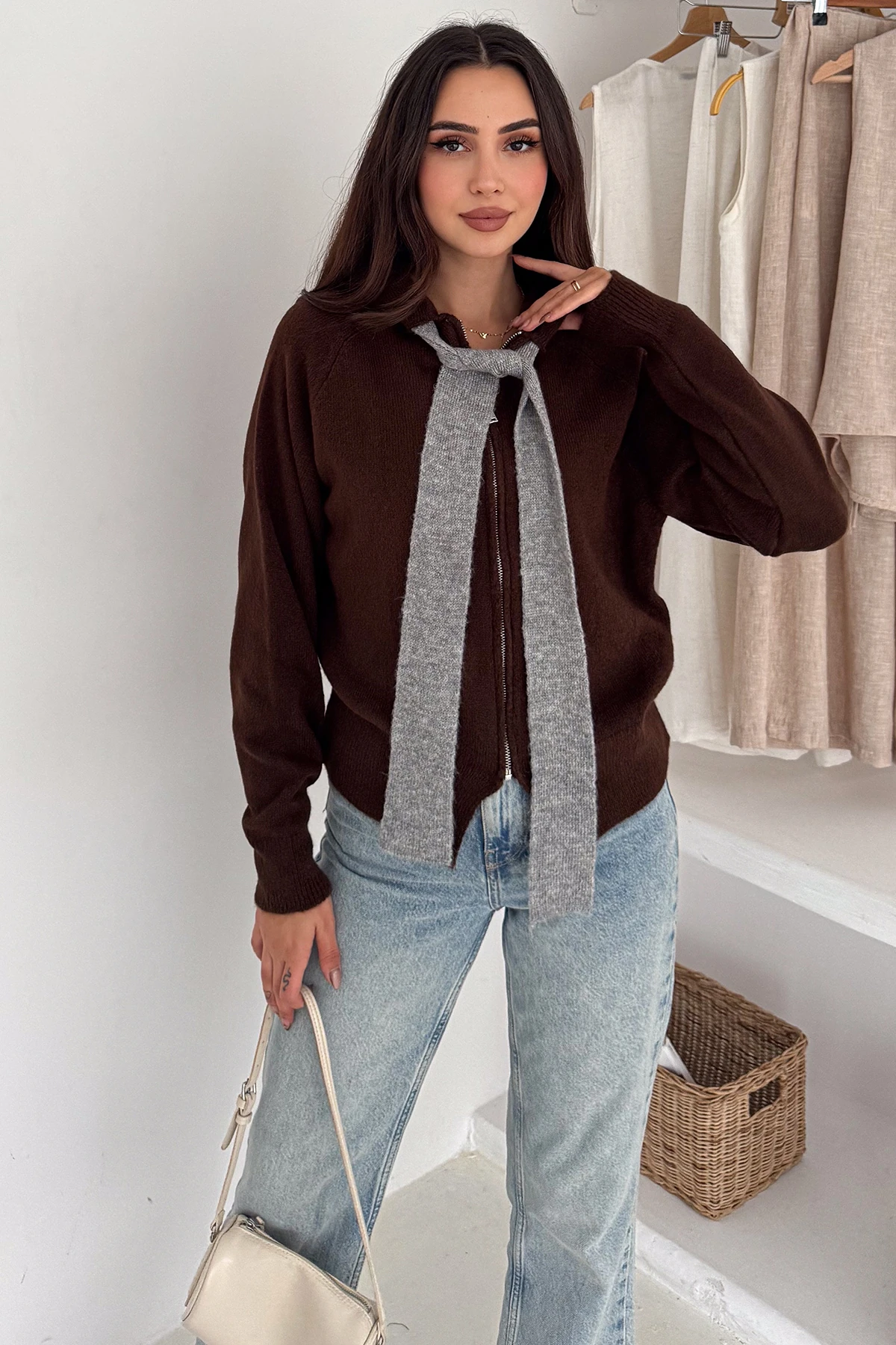 Kadın Fermuarlı Fiyonk Detaylı Triko Ceket – Pointed Hem Tasarım