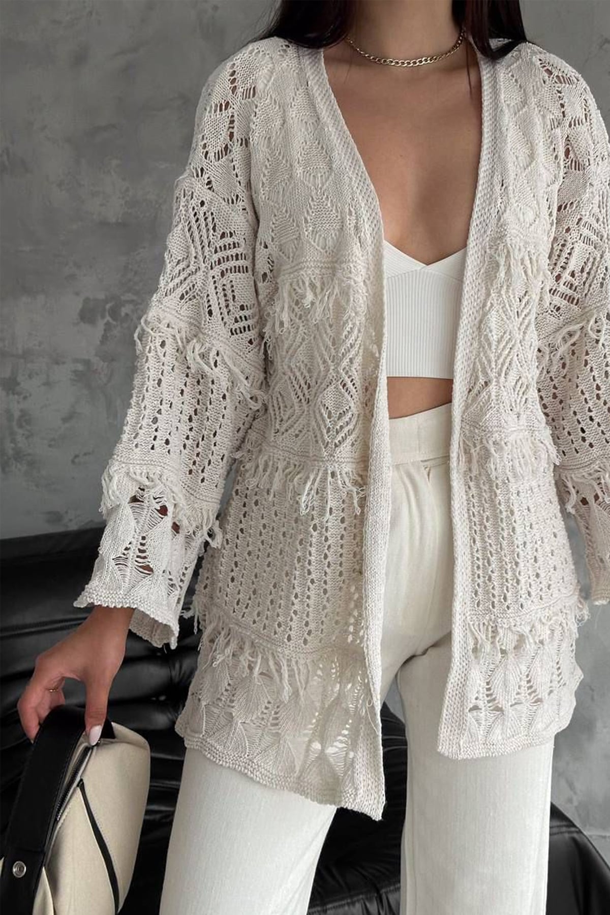 Kadın Desenli Açık Örgü Hırka – Romantik & Modern Stil