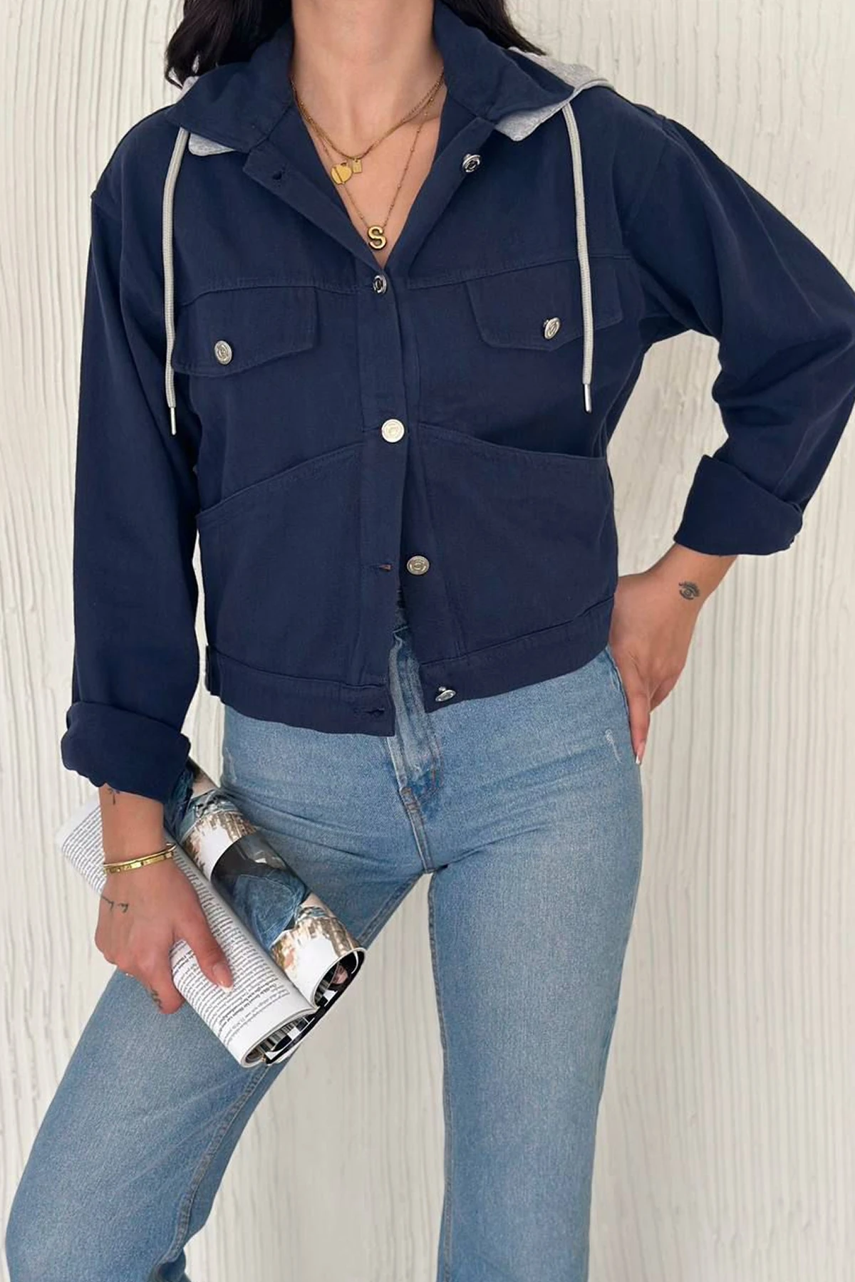 Kadın Kapüşonlu Düğmeli Gabardin Ceket – Sportif & Şehirli Stil