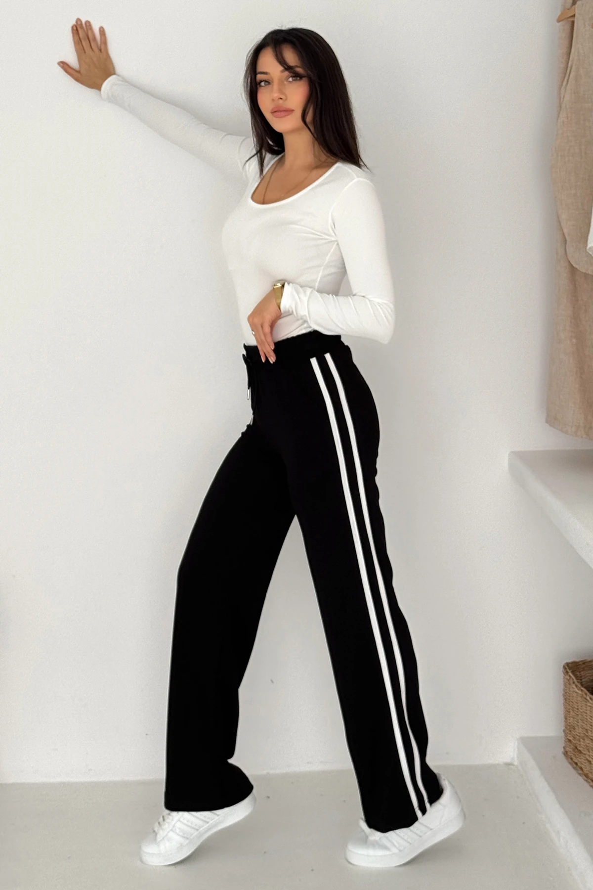 Kadın Çizgili Bağcıklı Bol Paça Eşofman Altı & Pantolon – Sportif & Günlük Konfor