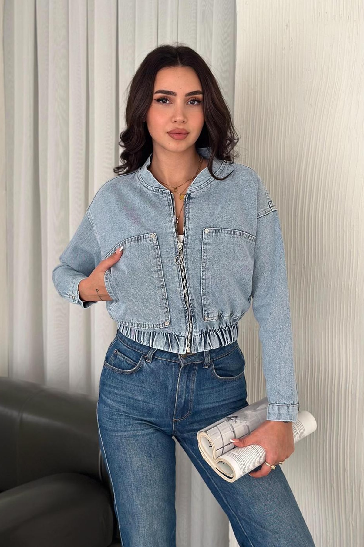 Kadın Yakalı Fermuarlı Gizli Cepli Denim Ceket – Fonksiyonel & Şehirli Stil