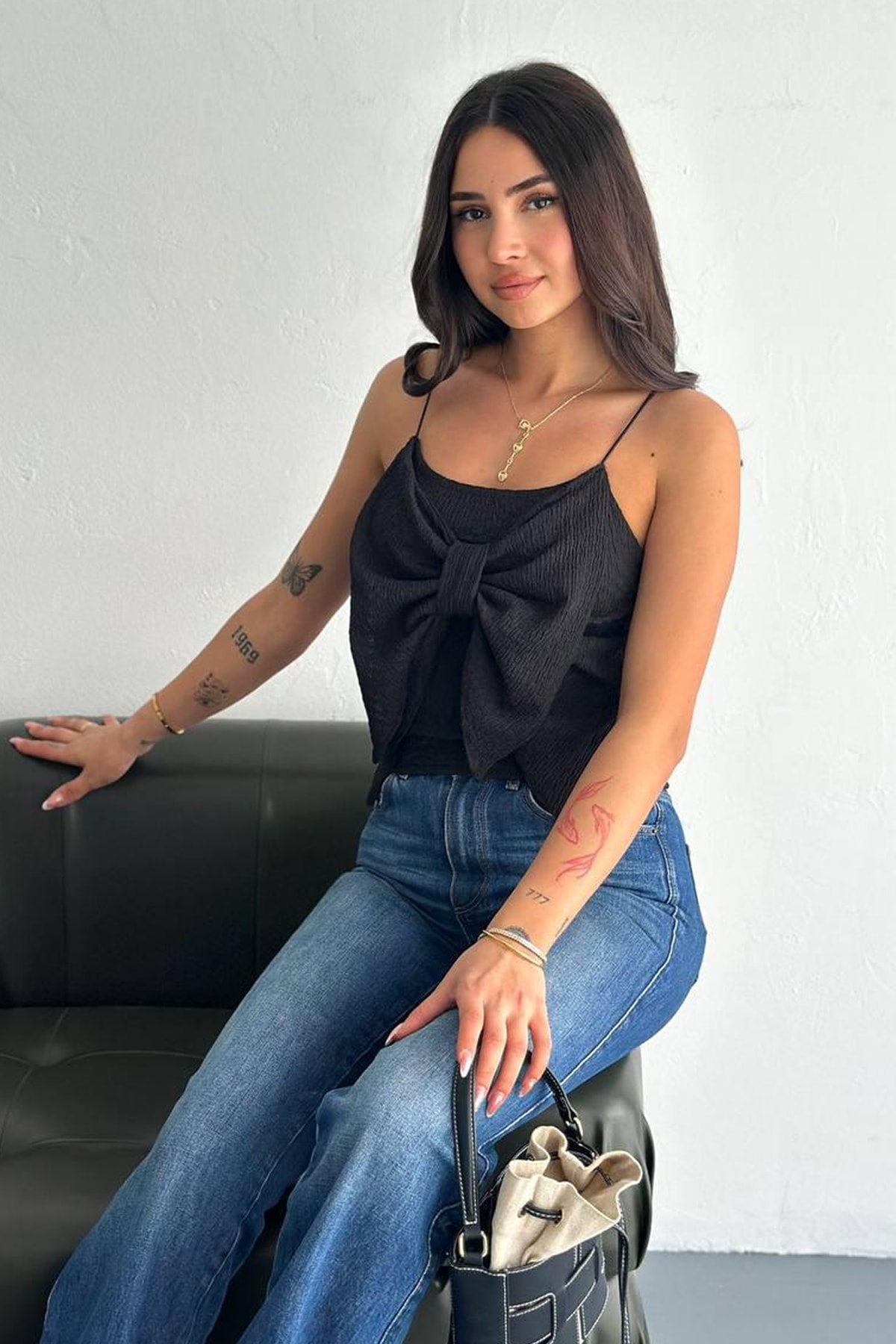 Kadın Fiyonk İnce Askılı Triko Atlet – Romantik & Dokulu Stil
