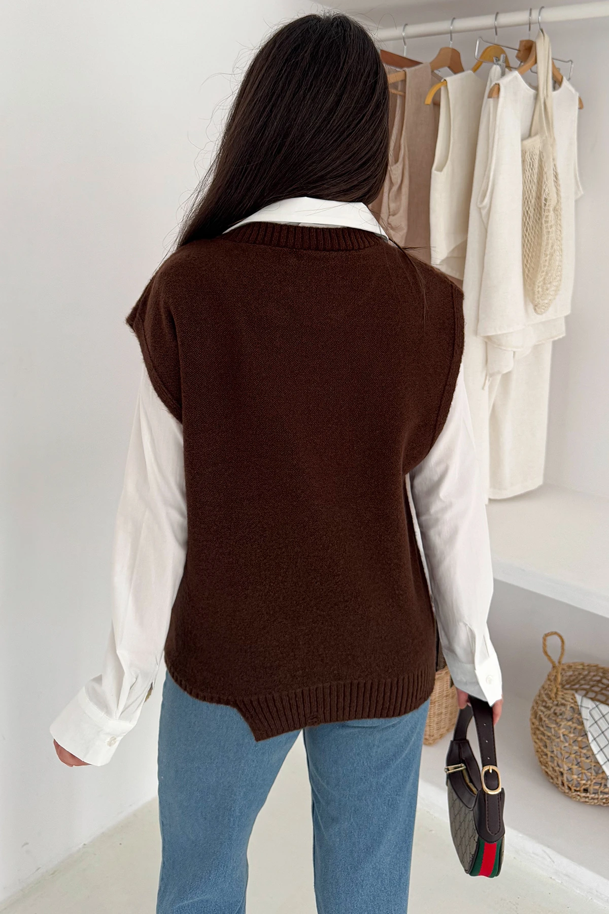 Kadın Asimetrik Örgü Süveter – Dokulu & Zamansız Stil