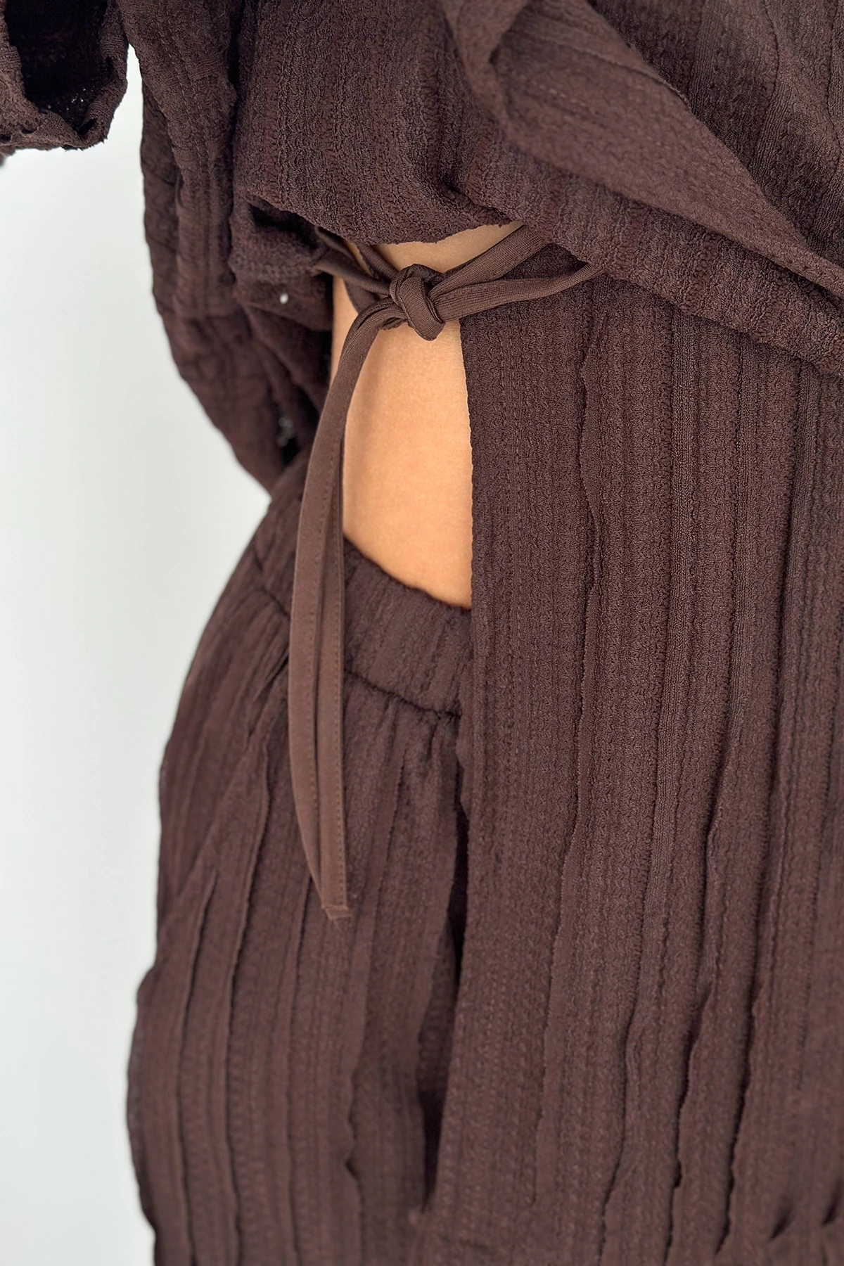 Kadın Kahverengi Bağlamalı Takım – Sofistike & Yapılandırılmış Stil