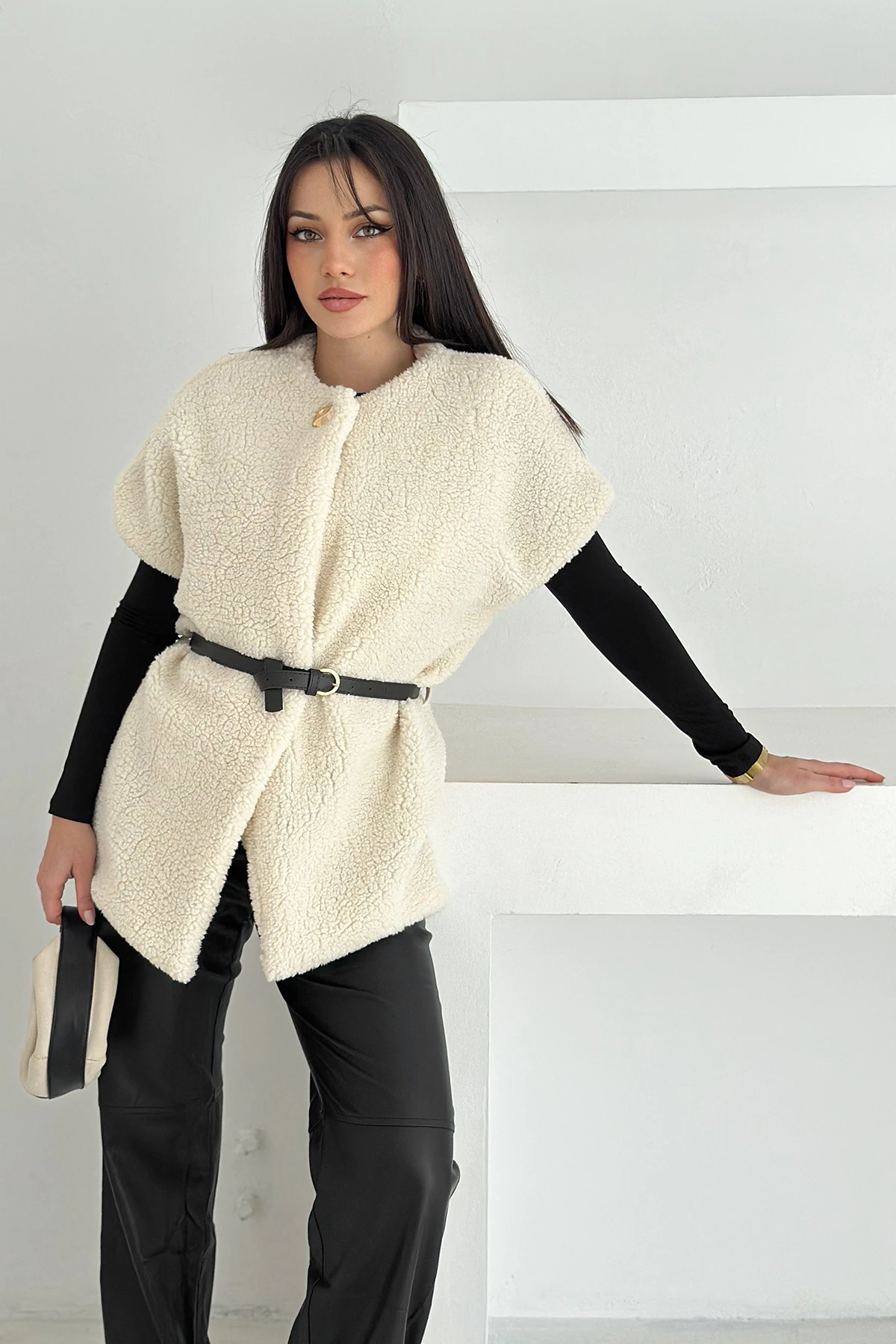 Kadın Kemerli Peluş Yelek – Sıcak & Yapılandırılmış Kış Stili