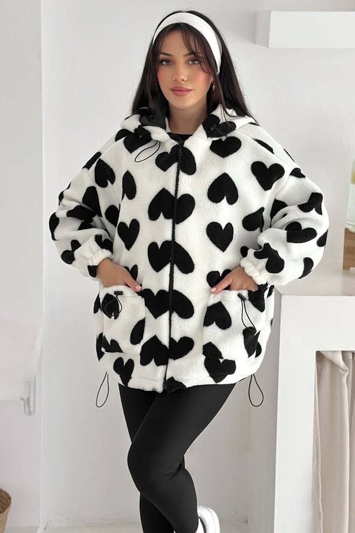 Kadın Oversize Kalp Desenli Polar Mont – Sıcak & İddialı Stil