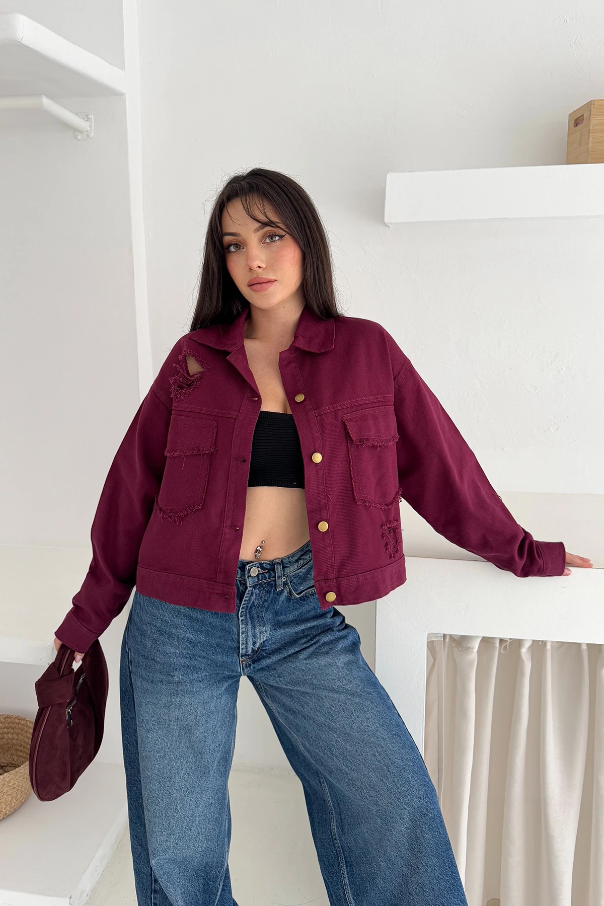 Kadın Yırtık Detaylı Crop Ceket – Dinamik & Sokak Stili