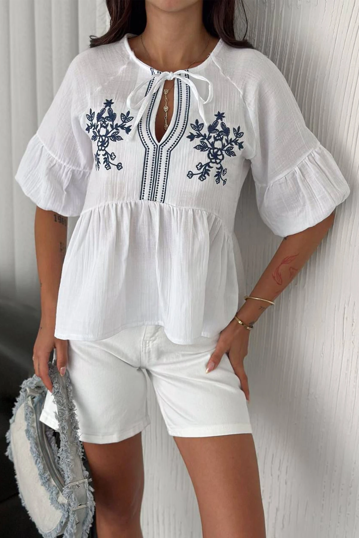 Kadın Nakış Detaylı Bağlamalı Peplum Gömlek – Summer Bloom