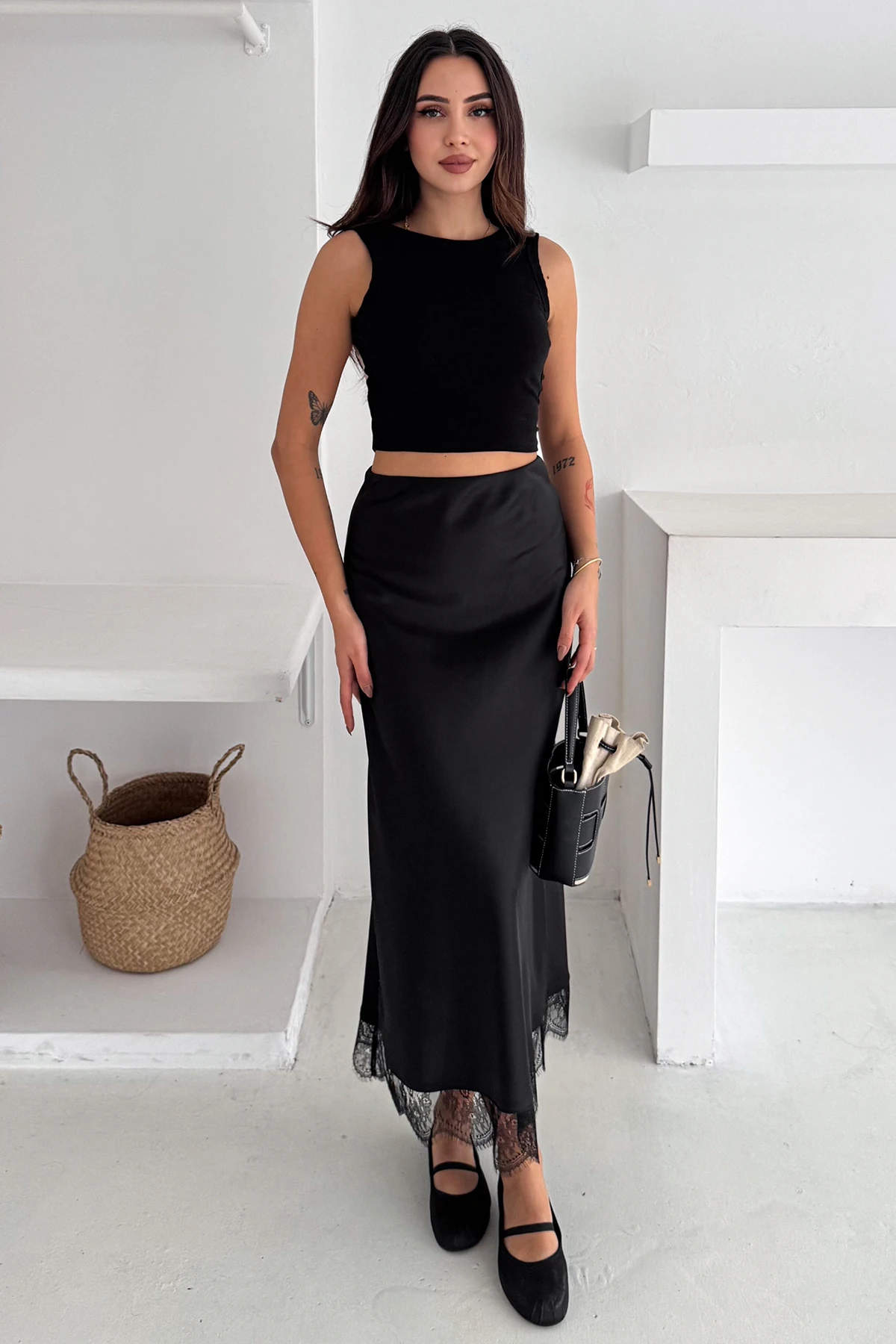 Kadın Dantel Detaylı Saten Uzun Etek – Elegant Touch