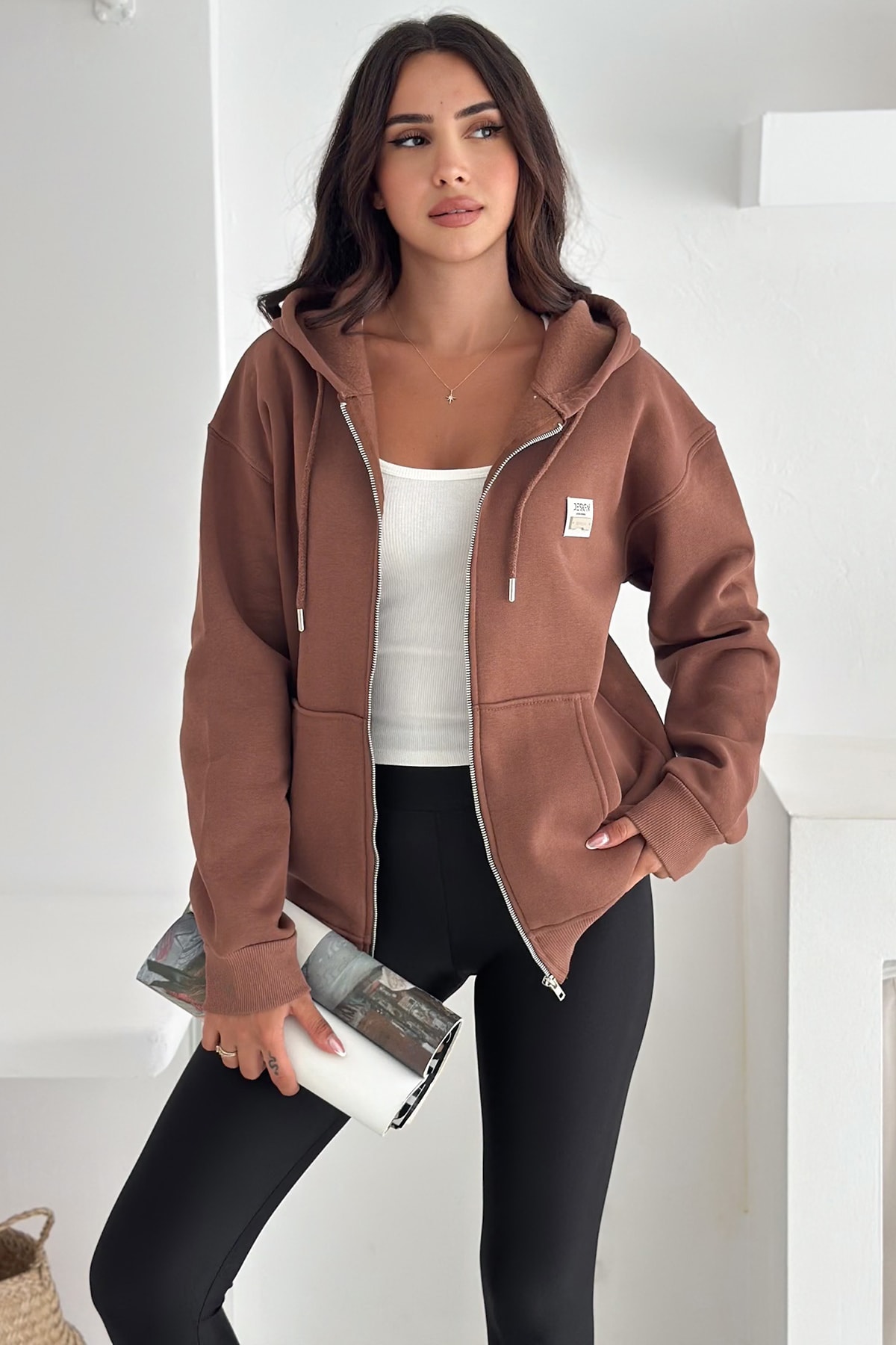 Fermuarlı Kapüşonlu Sweatshirt – “DESIGN” Etiketli