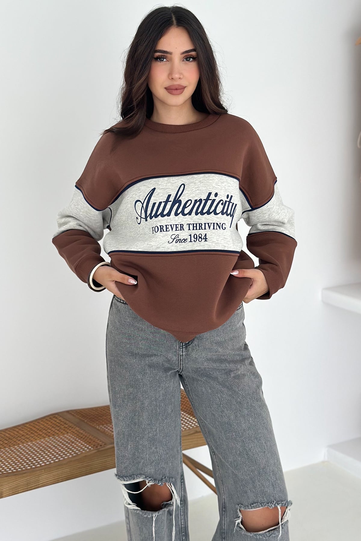 “Authenticity” Baskılı Renk Bloklu Sweatshirt – Sokak Ruhunu Yansıt