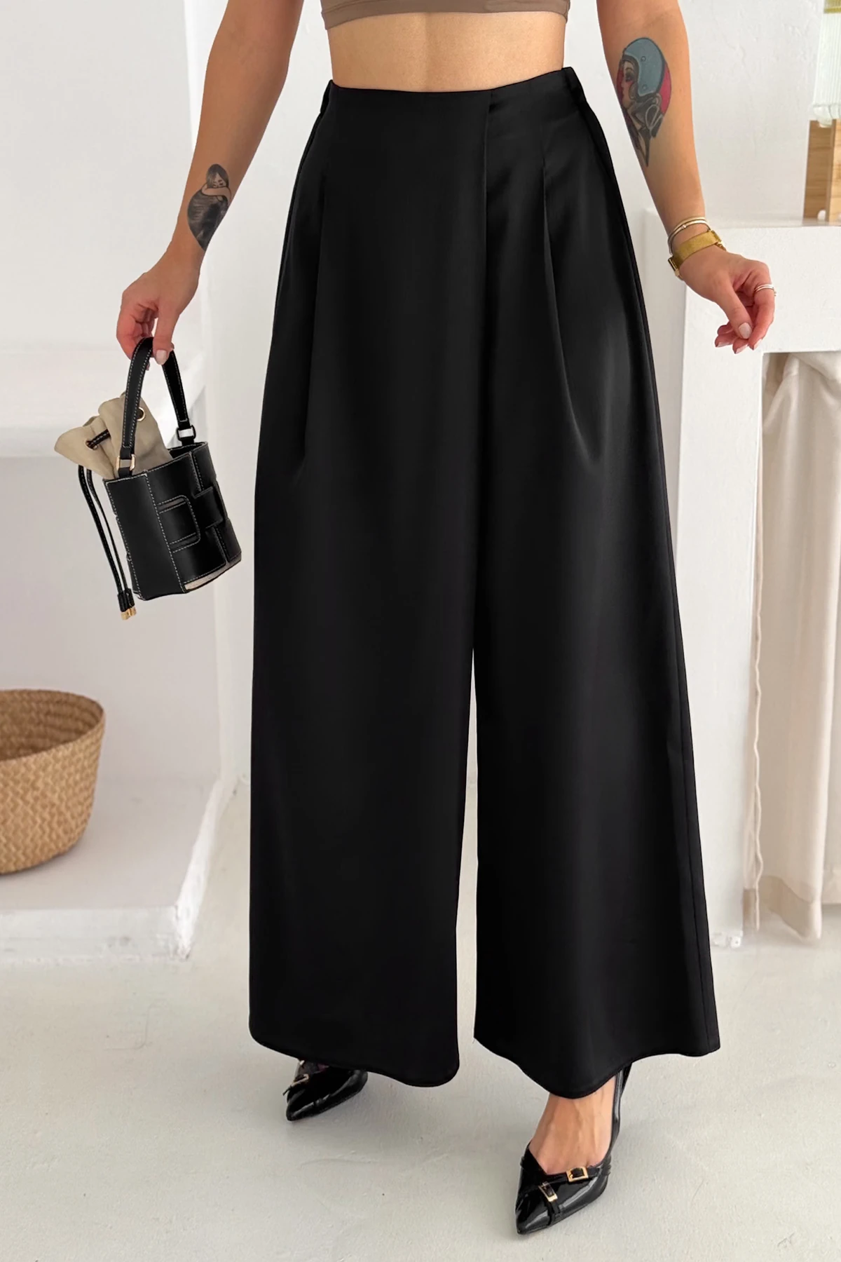 Kadın Pileli Bol Paça Saten Kumaş Pantolon – Güçlü & Zamansız Stil