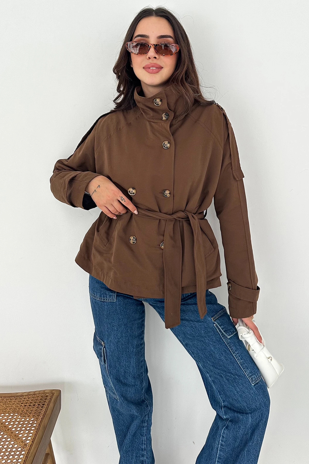 Kadın Astarlı Kemerli Düğmeli Trenç – Zarif & Güçlü Stil