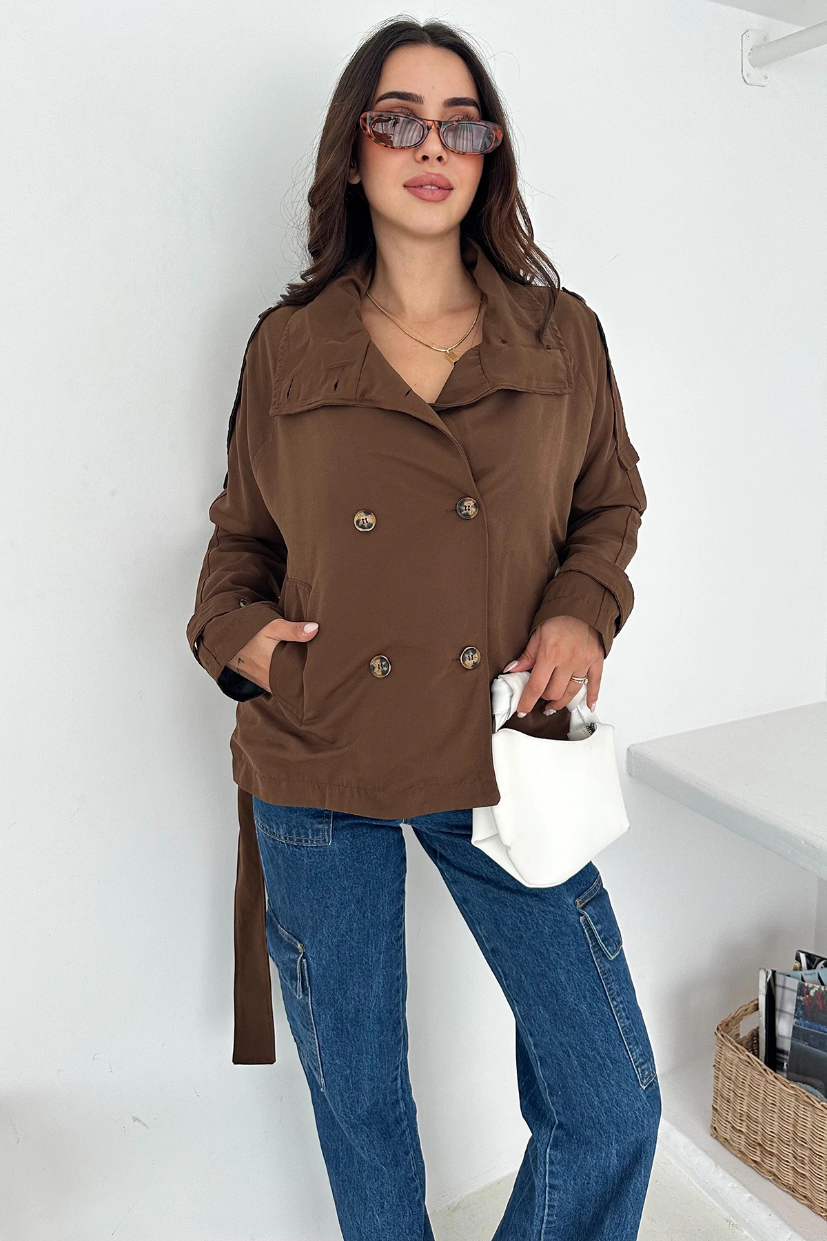 Kadın Astarlı Kemerli Düğmeli Trenç – Zarif & Güçlü Stil
