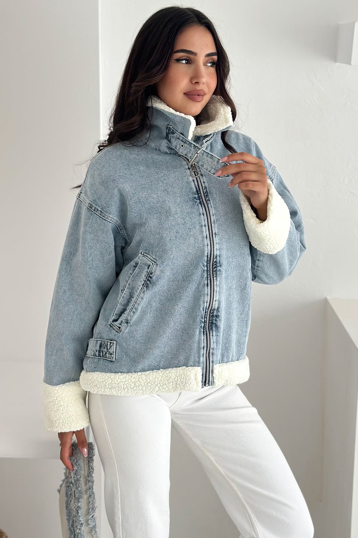 Kadın Peluş Detaylı Jean Ceket – Modern & Rahat