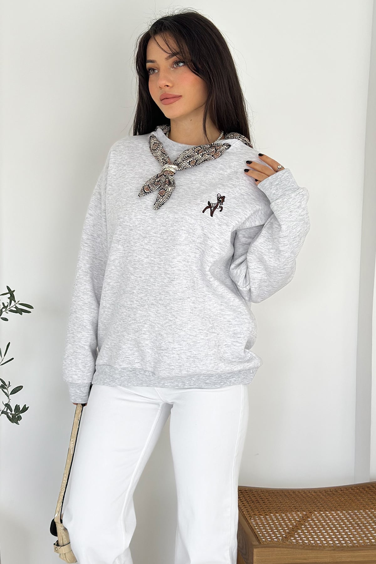 Kadın Dekoratif Yakalı Likralı Sweatshirt – Konforlu & Karakterli Stil