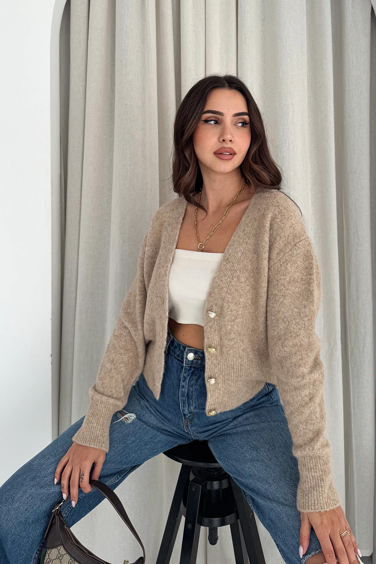 Kadın Düğmeli V Yaka Triko Hırka – Klasik & Şehirli Stil